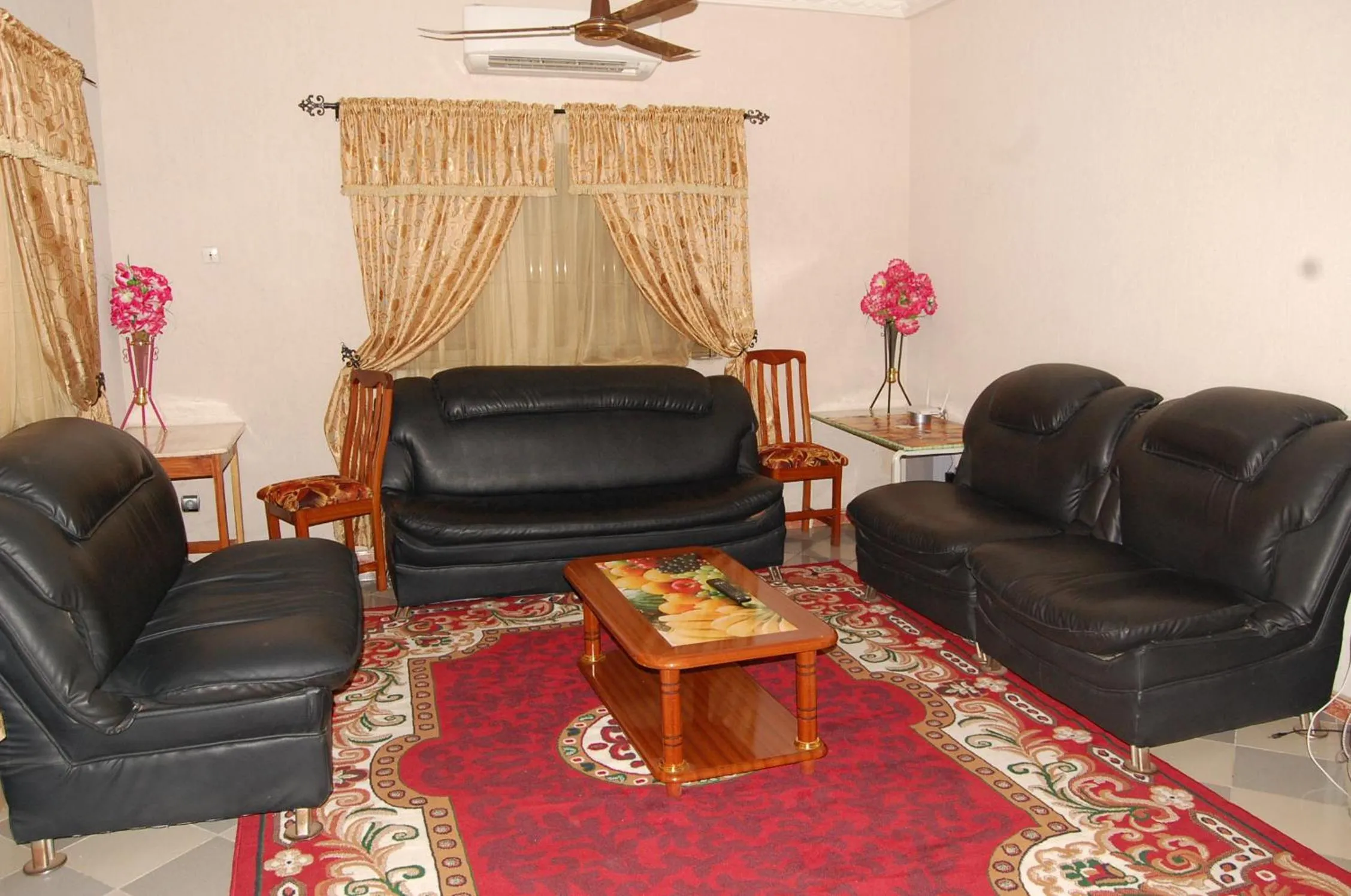 Living room in Hotel Safari COTONOU