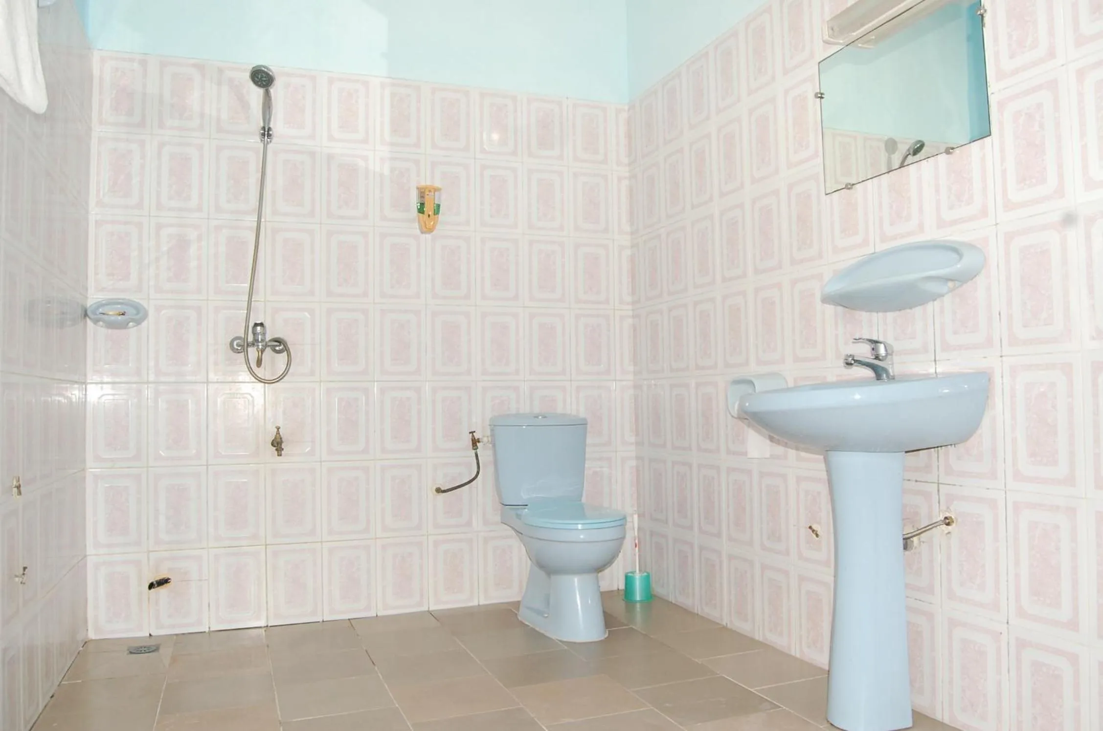 Toilet in Hotel Safari COTONOU