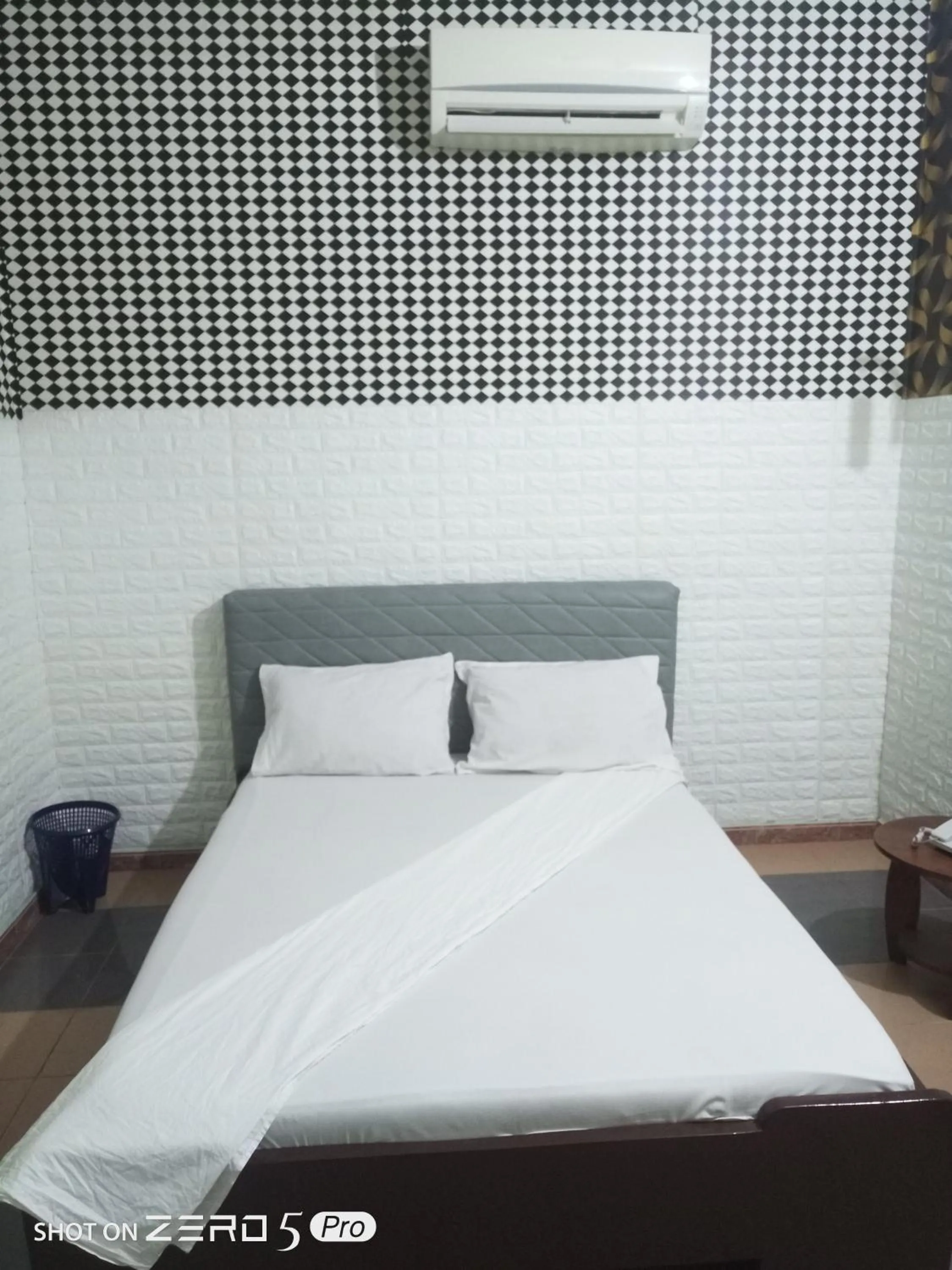 Bedroom, Bed in Hotel Safari COTONOU
