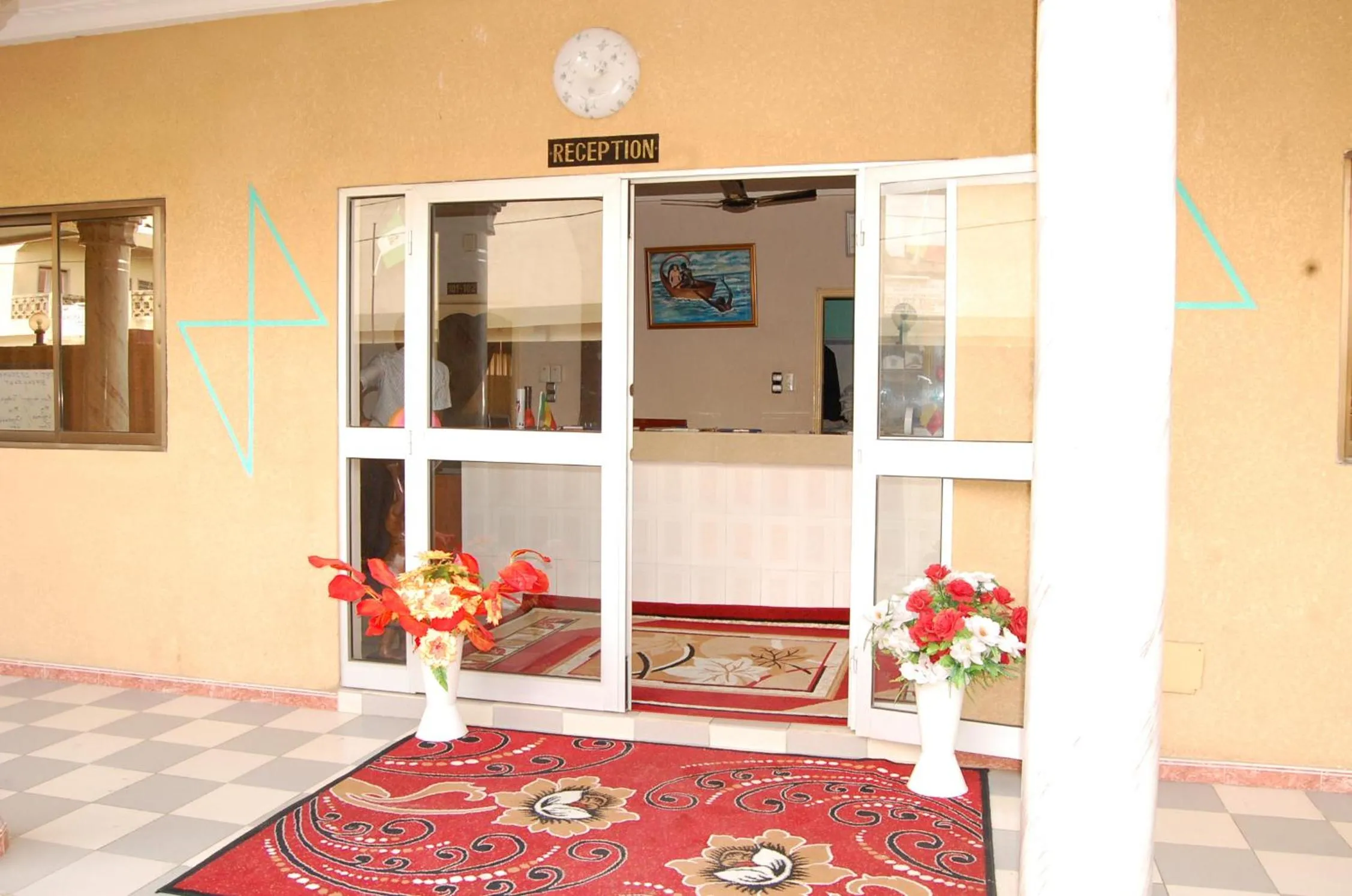 Facade/entrance in Hotel Safari COTONOU