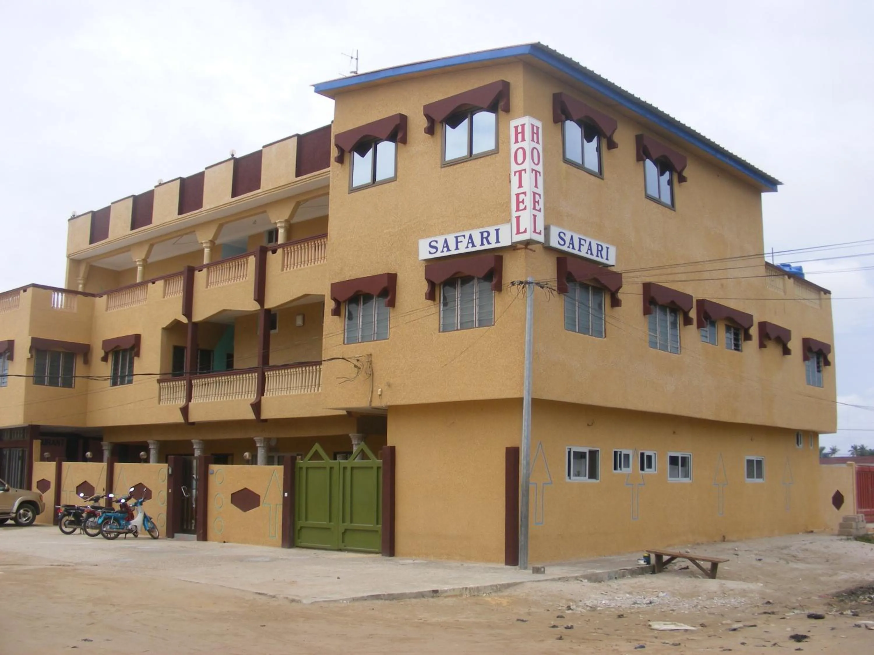 Facade/entrance in Hotel Safari COTONOU
