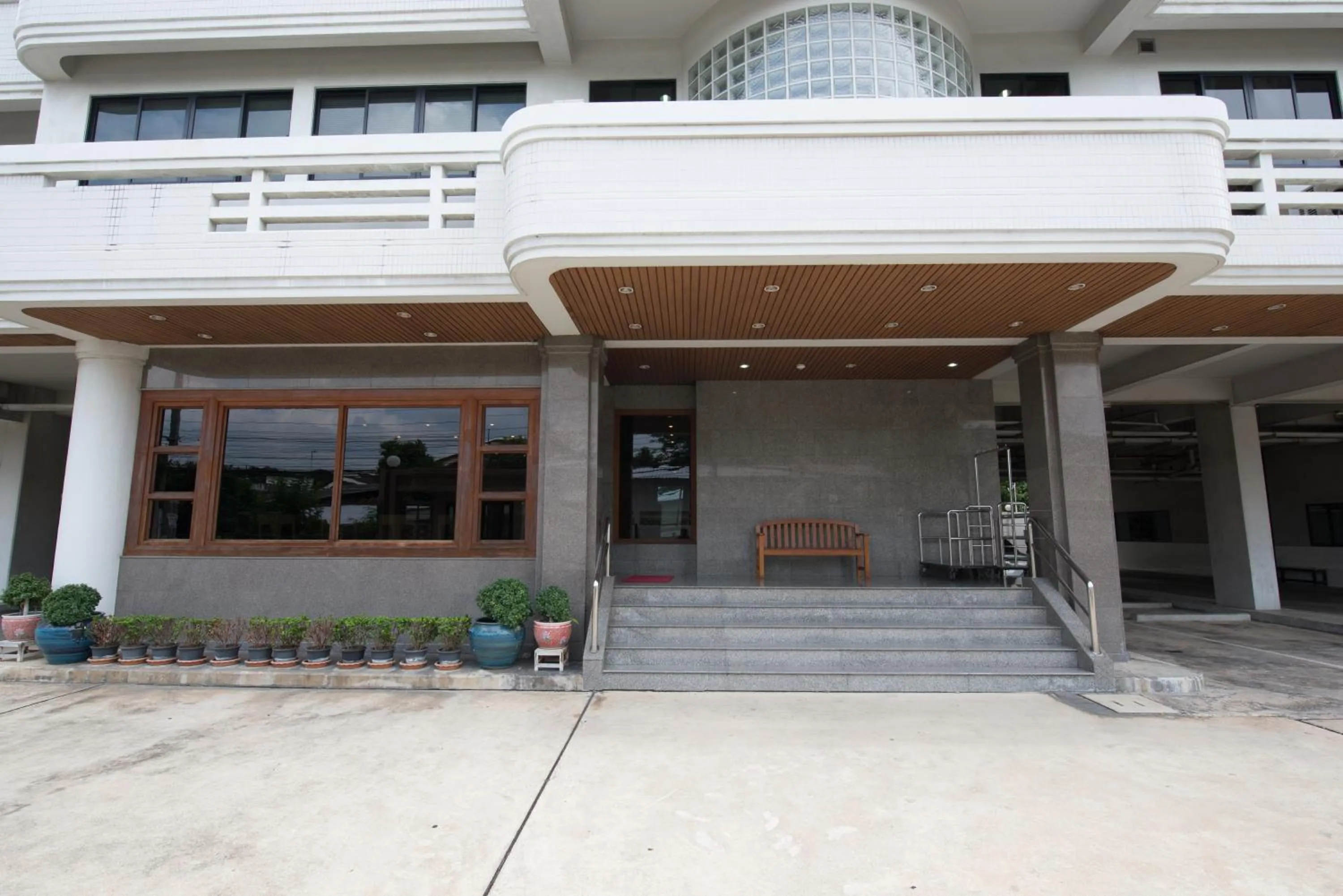 Area and facilities in Baan Pratoom