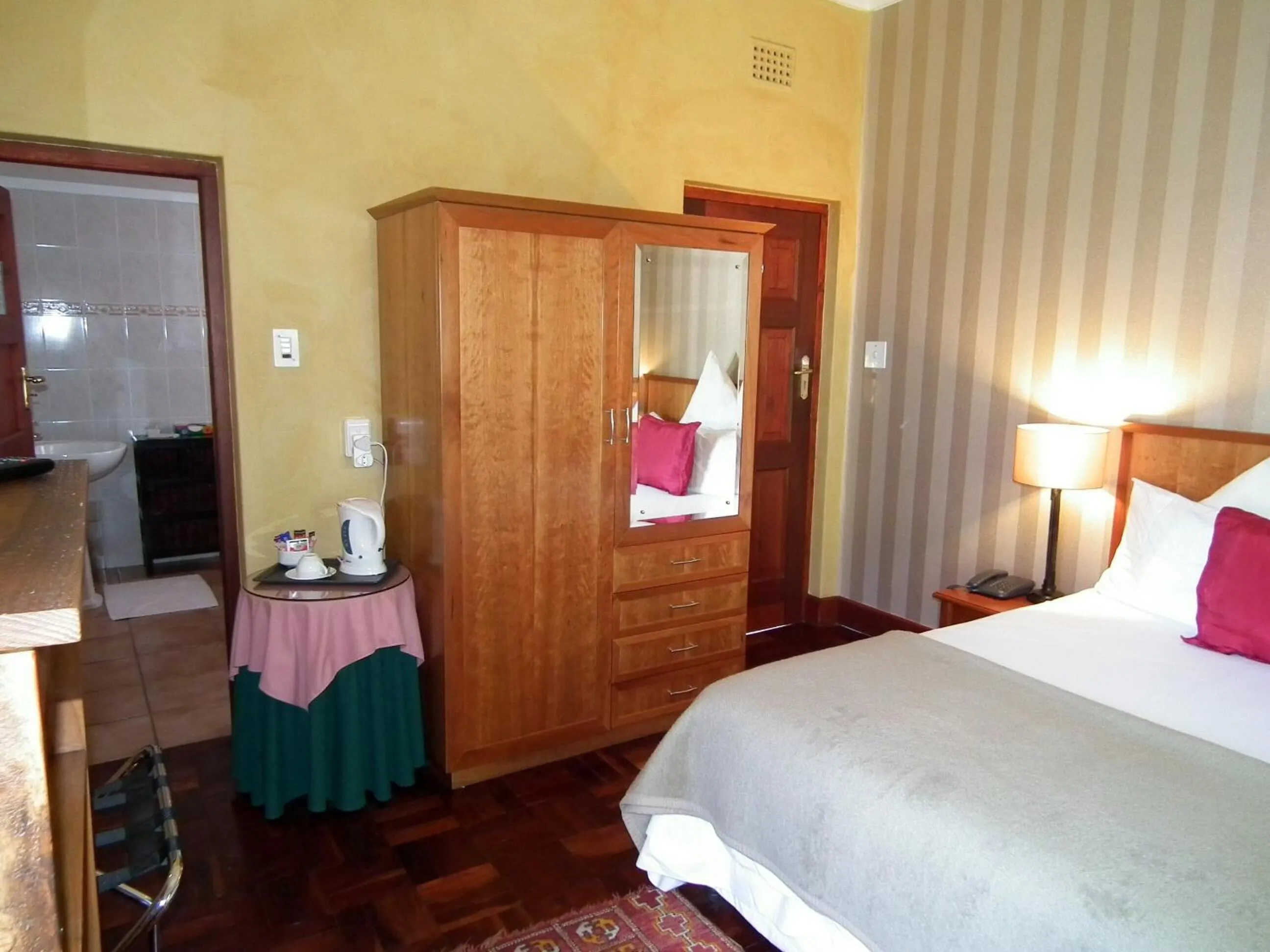 Bedroom, Bed in Clarence House