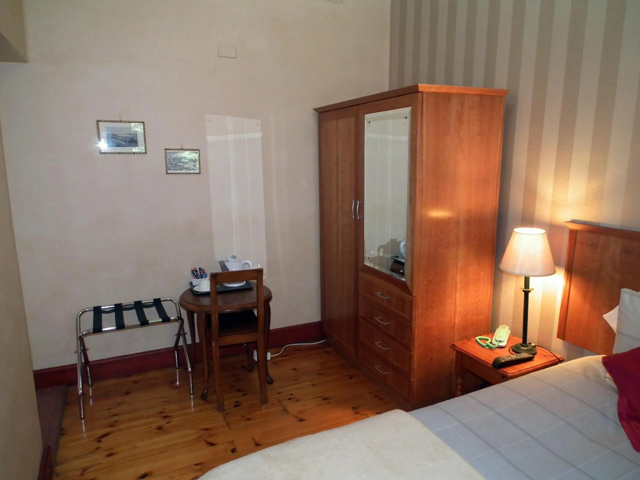 Bedroom, Bed in Clarence House