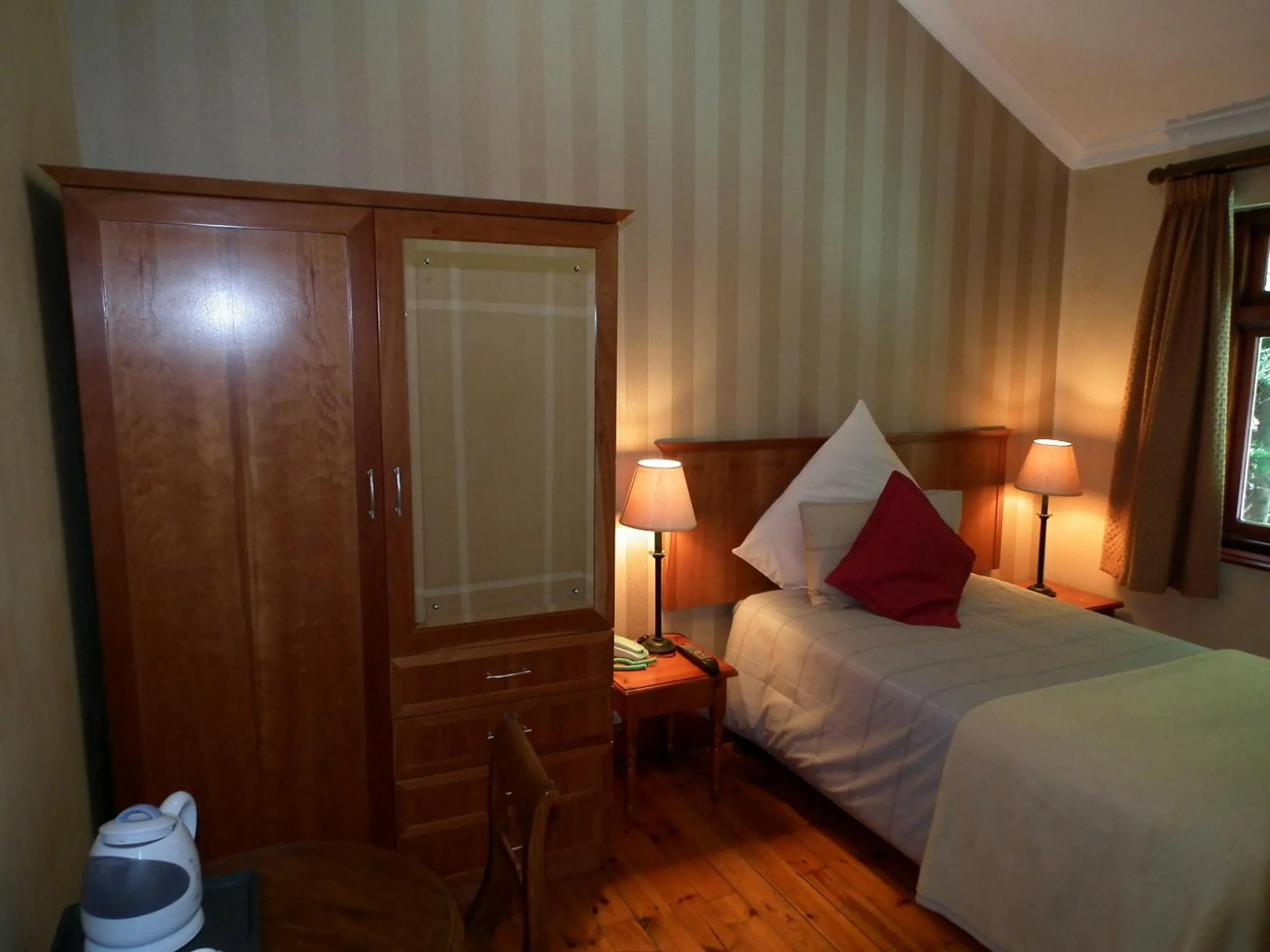 Bedroom, Bed in Clarence House