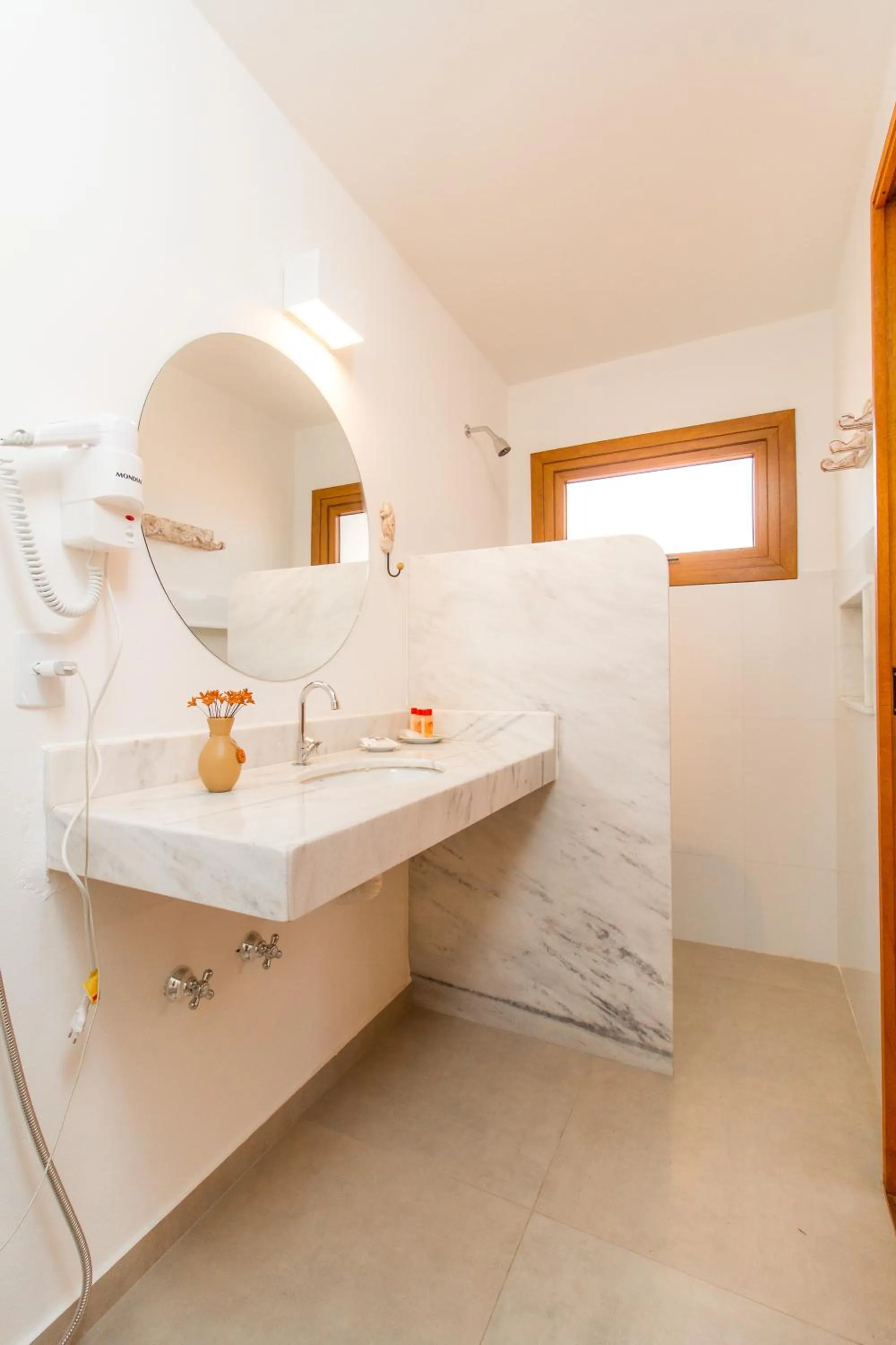 Bathroom, Bed in Tororao Hotel Pousada