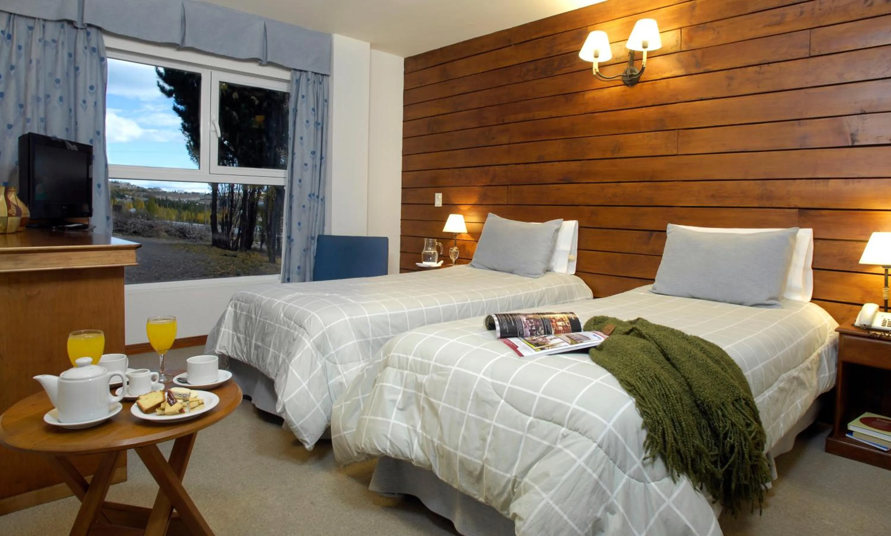 Photo of the whole room, Bed in Lar Aike