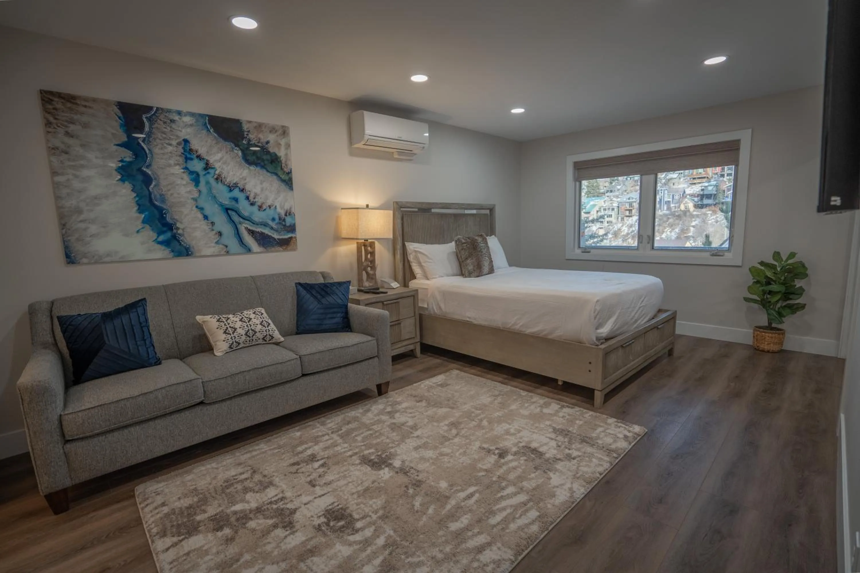 Bed in Treasure Mountain Inn