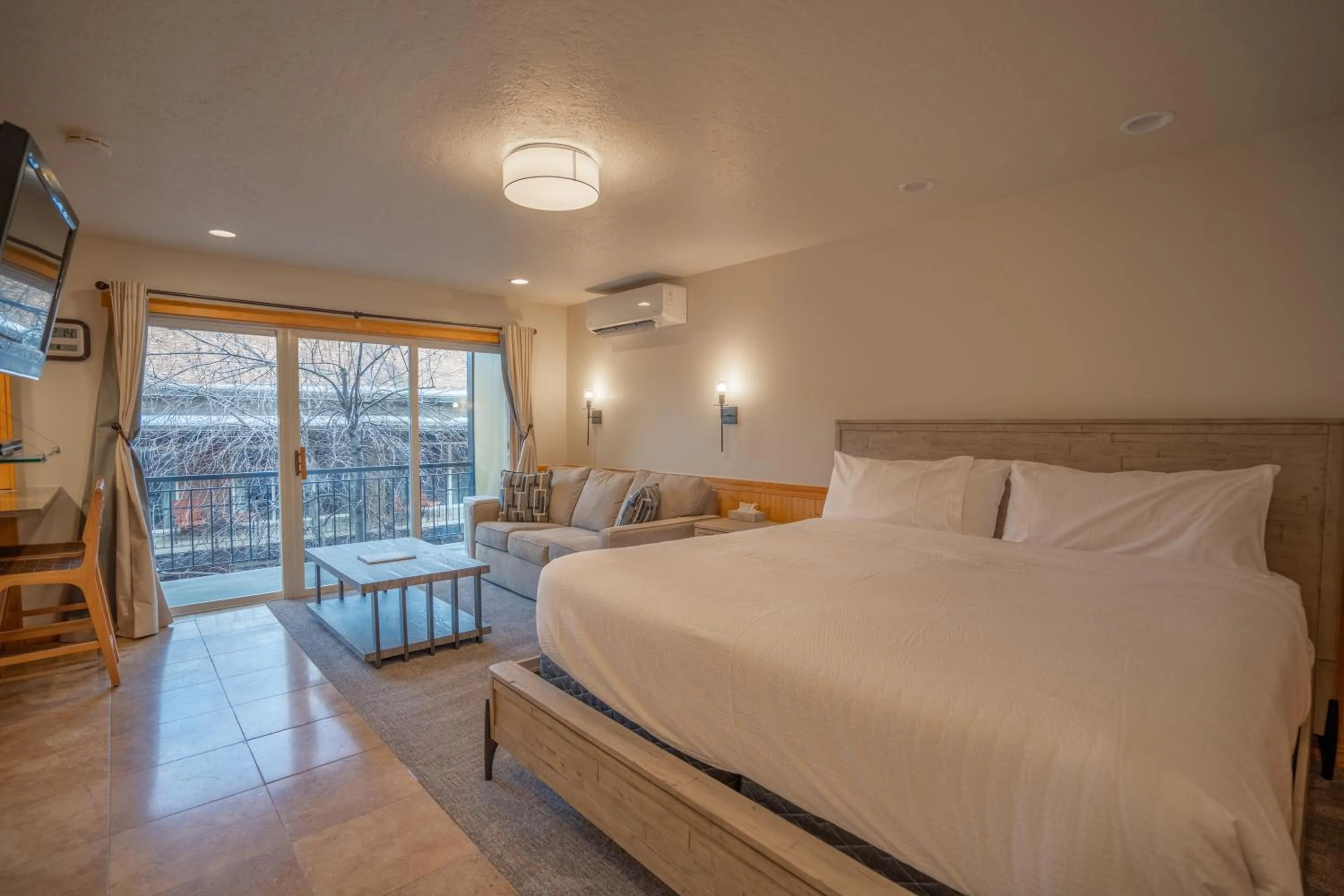 Bed in Treasure Mountain Inn