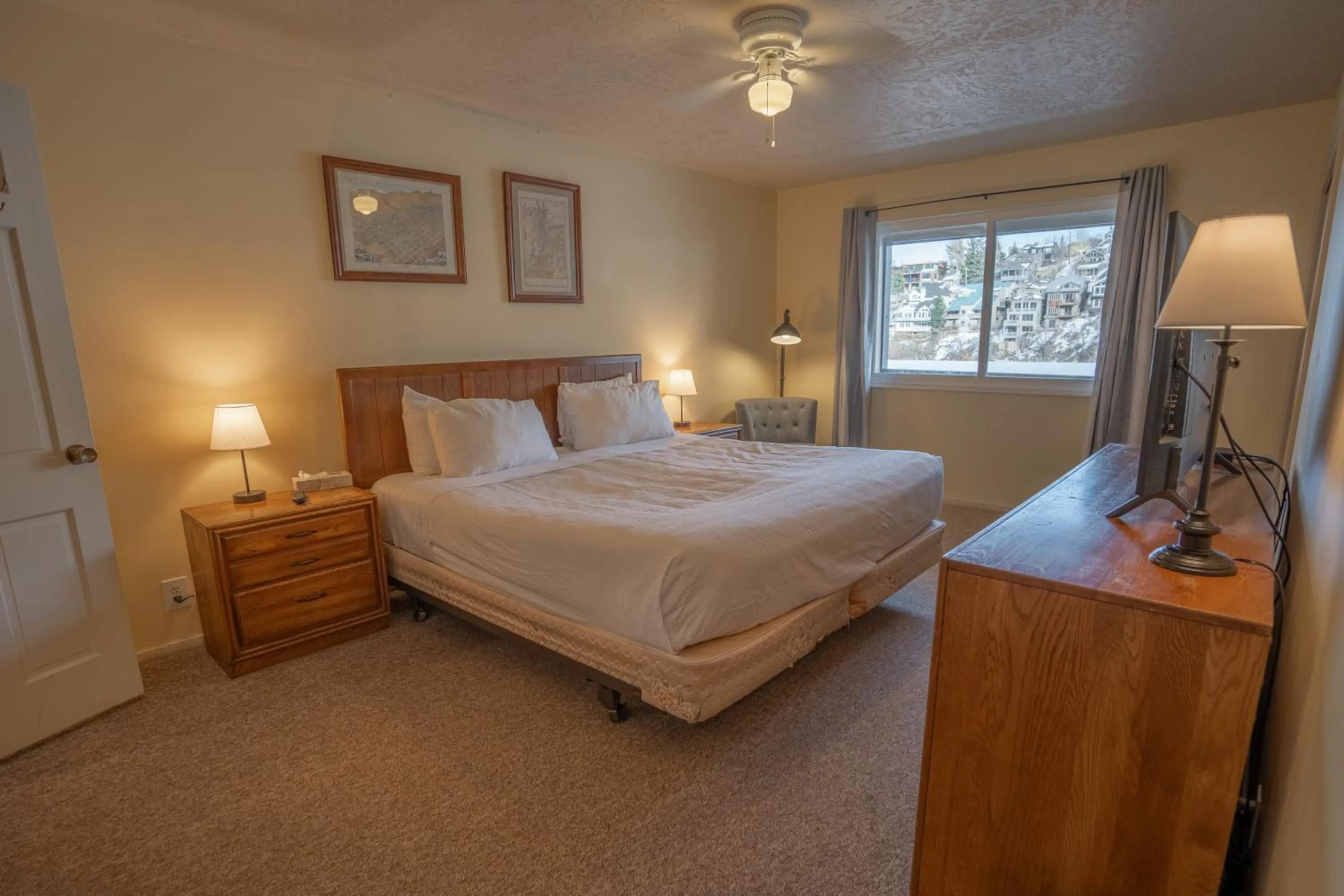 Bed in Treasure Mountain Inn