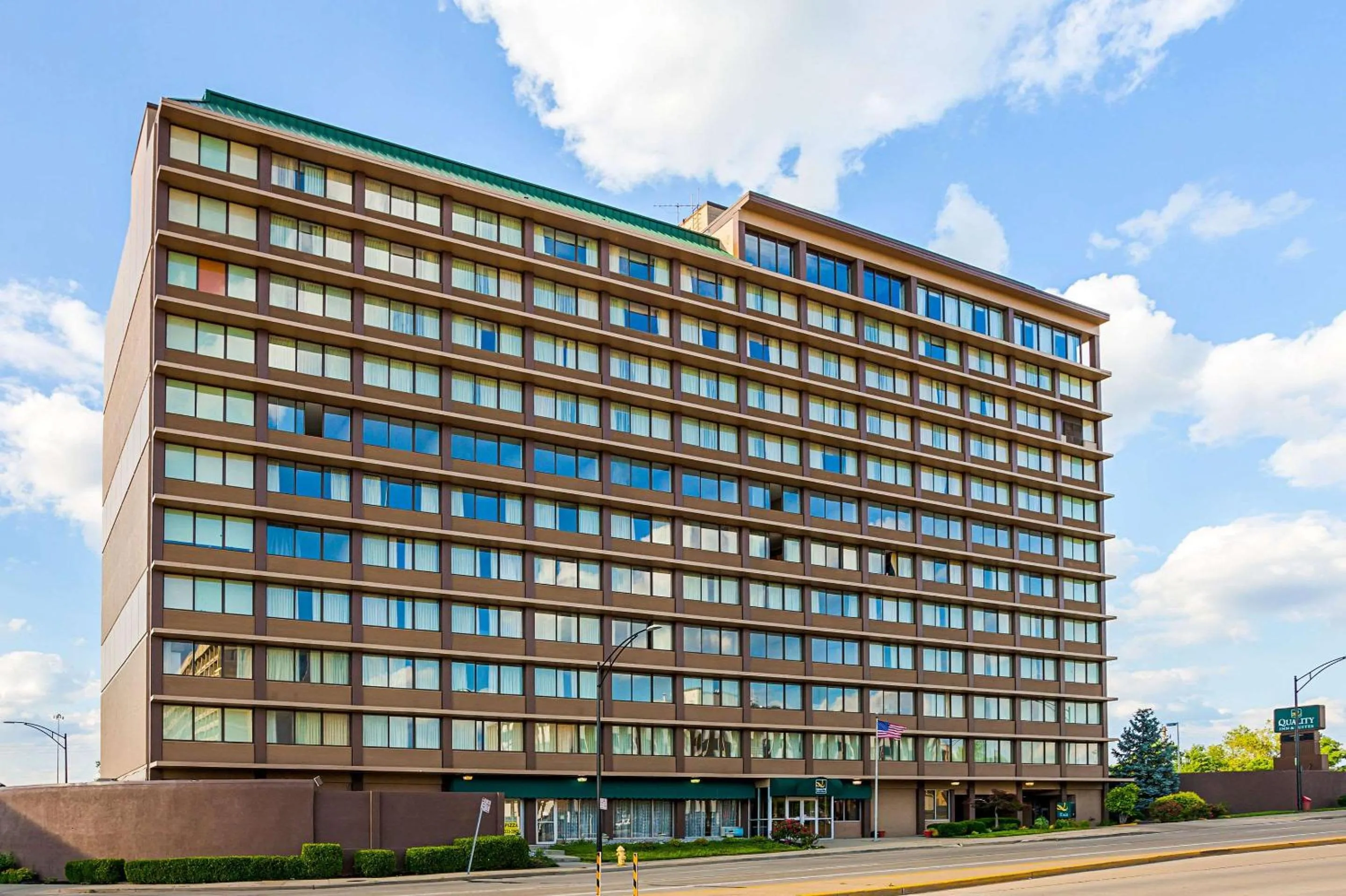 Property building in Quality Inn & Suites Cincinnati Downtown Area