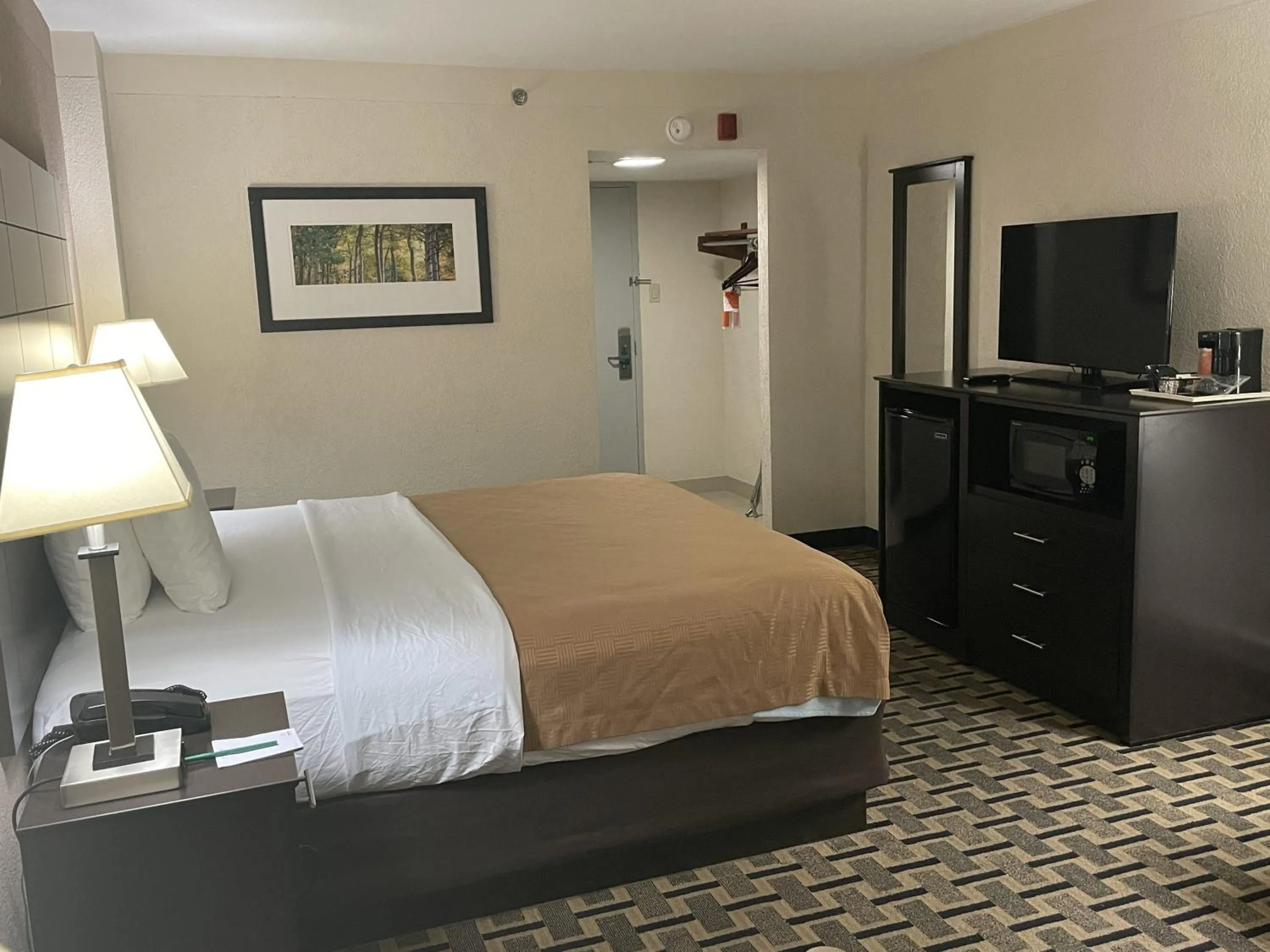 Bed in Quality Inn & Suites Cincinnati Downtown Area