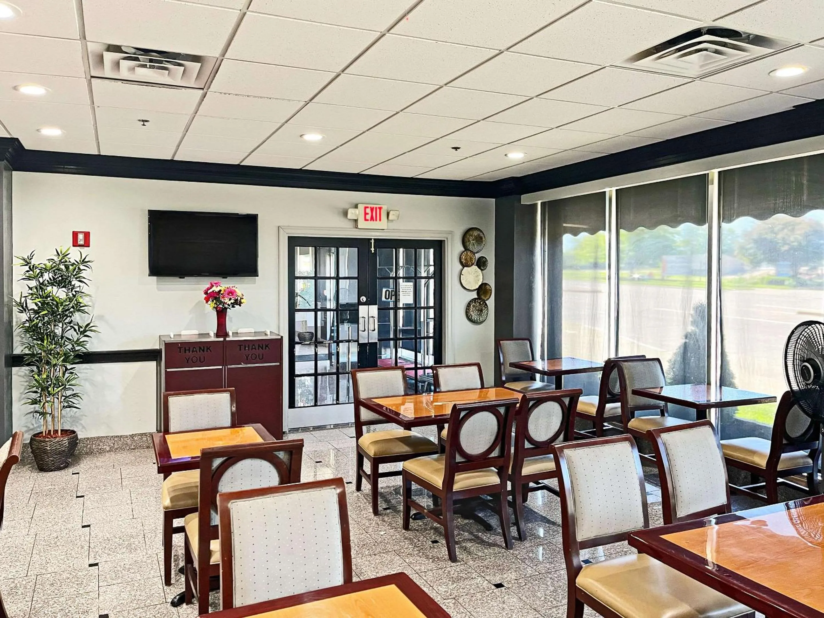 Breakfast in Quality Inn & Suites Cincinnati Downtown Area