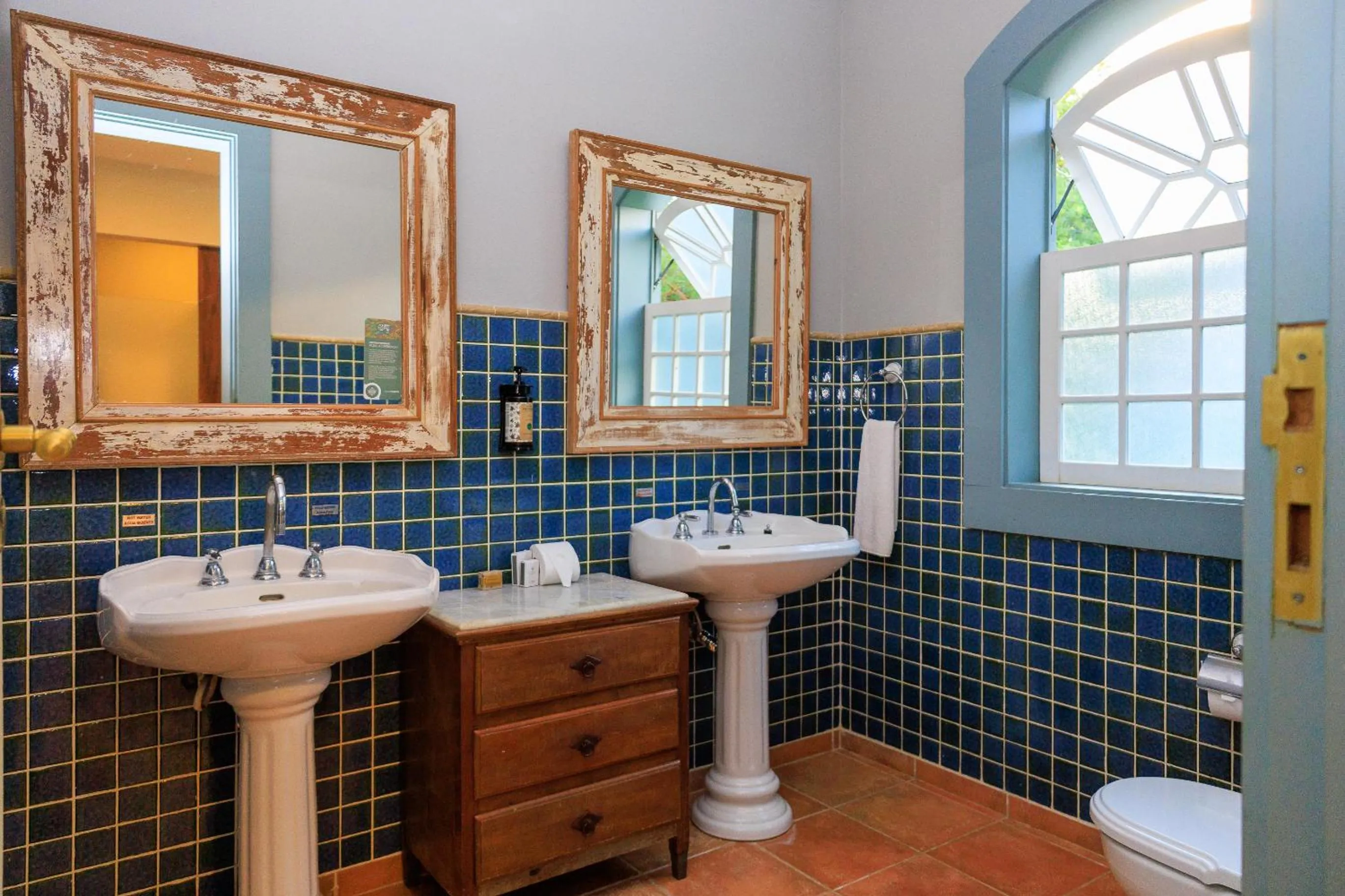 Bathroom in Vila Angatu Eco Resort & SPA