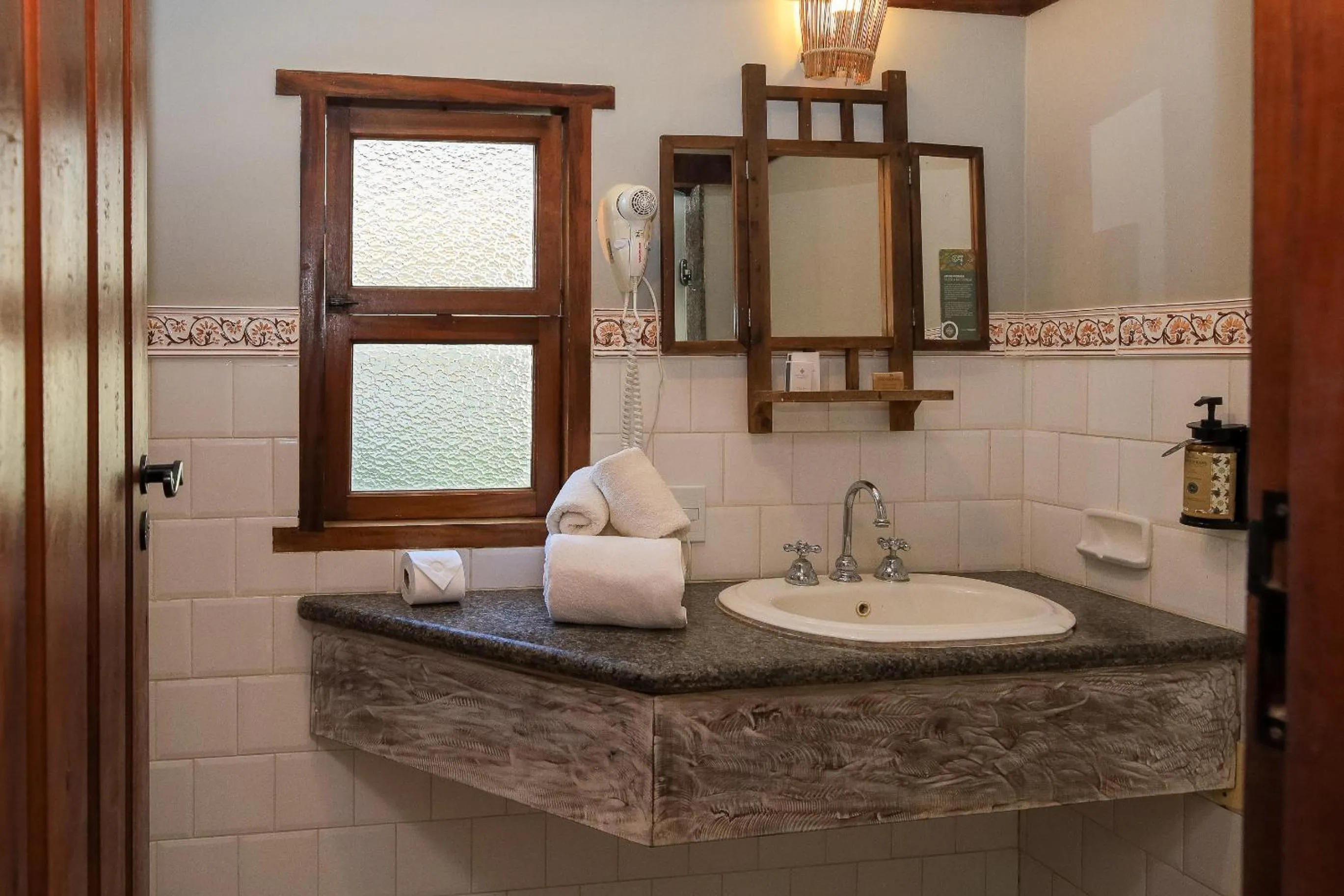 Bathroom in Vila Angatu Eco Resort & SPA