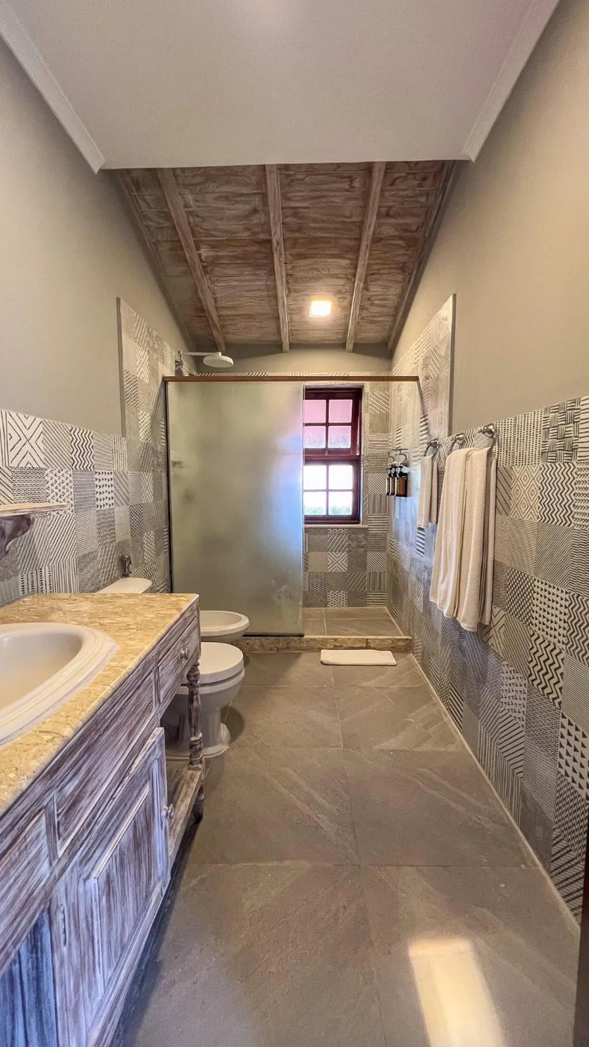 Shower in Vila Angatu Eco Resort & SPA