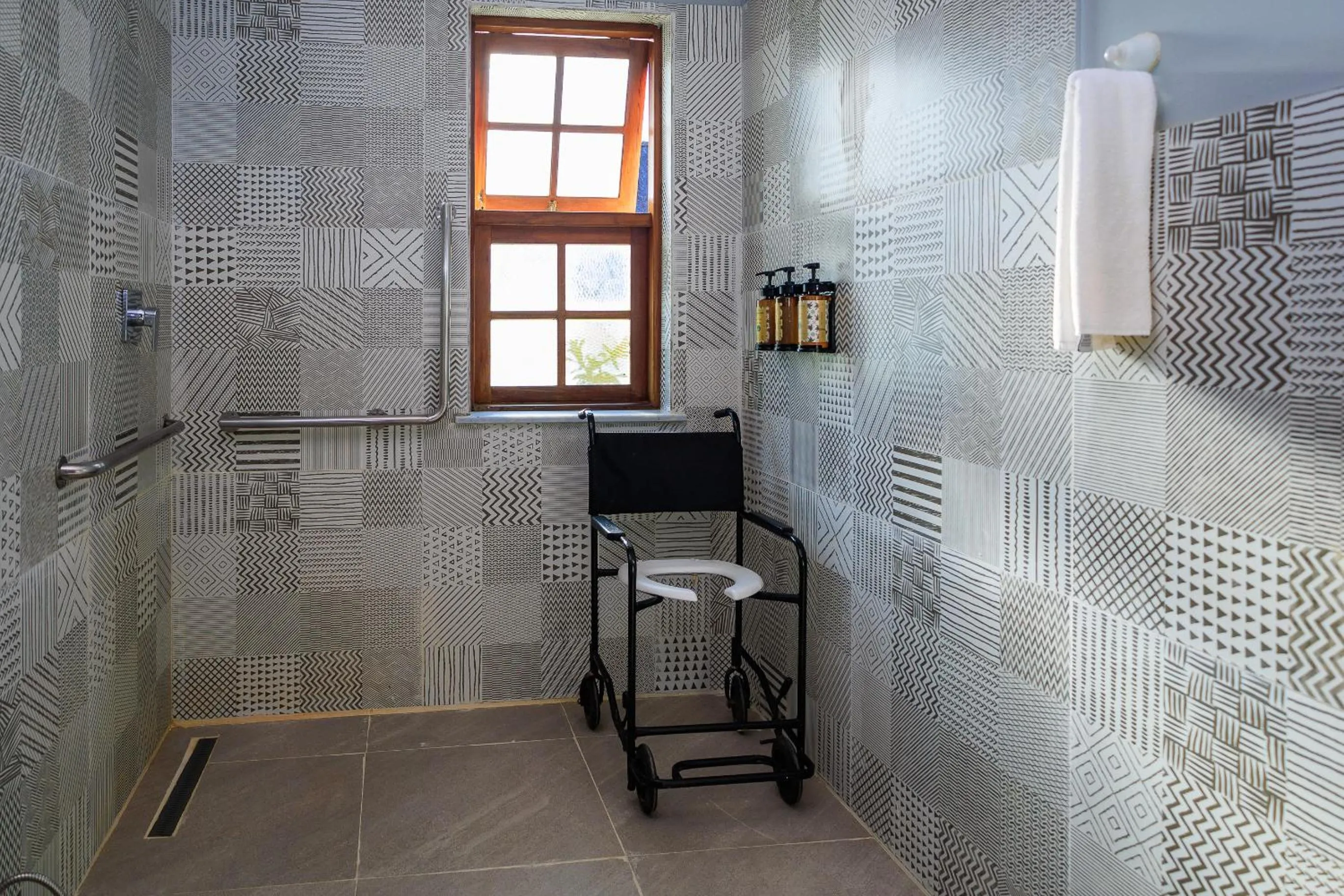 Shower in Vila Angatu Eco Resort & SPA