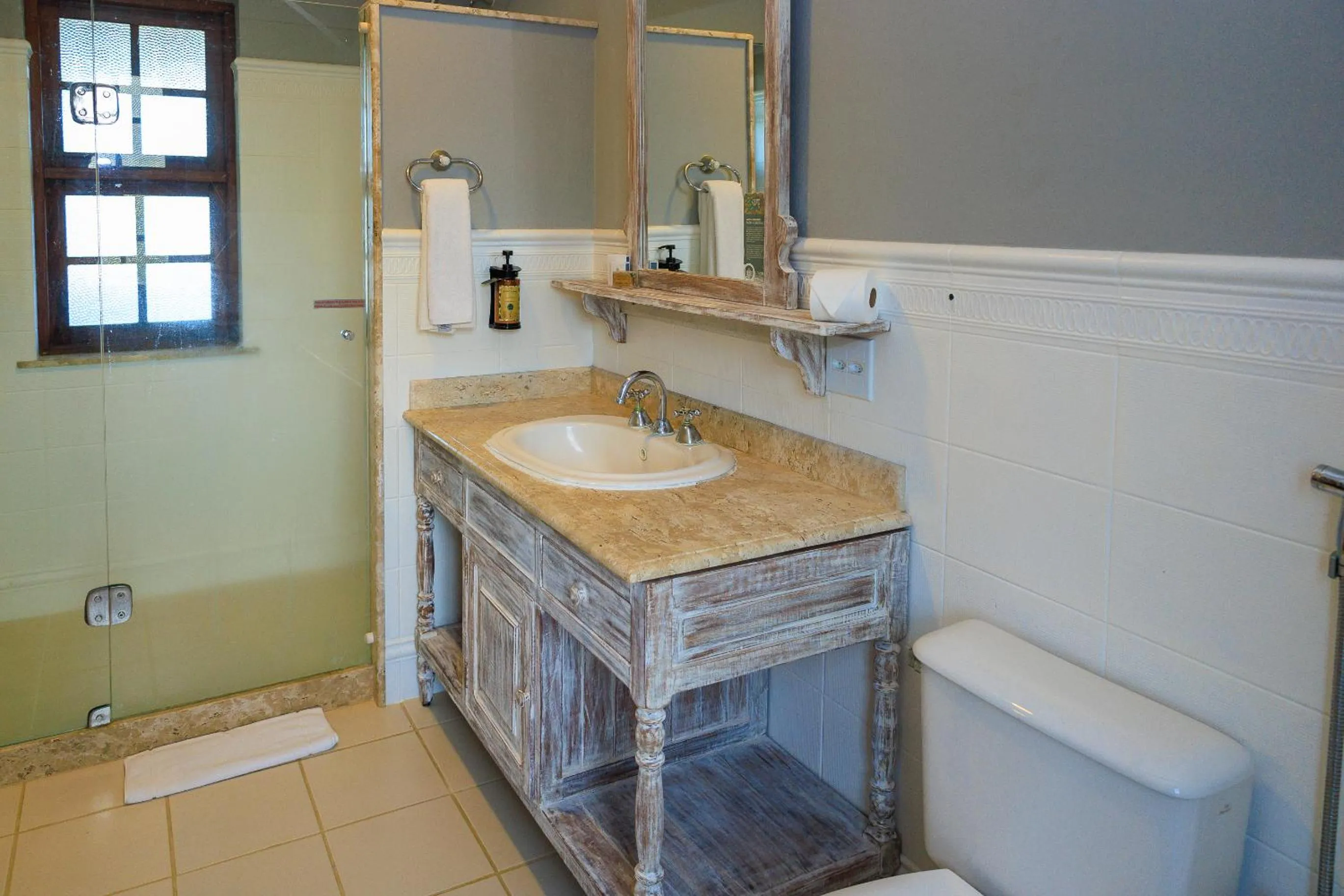 Bathroom in Vila Angatu Eco Resort & SPA
