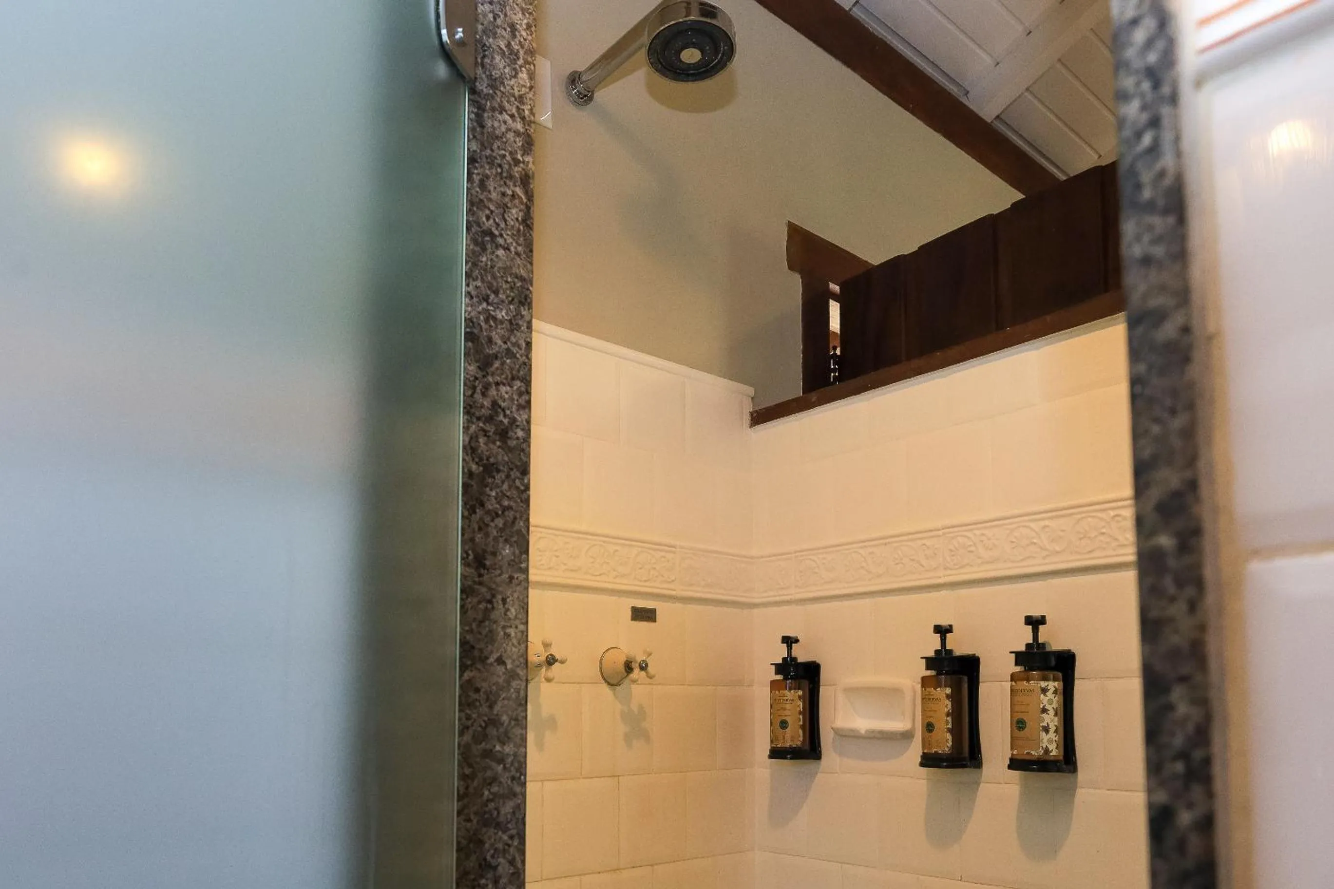 Shower in Vila Angatu Eco Resort & SPA