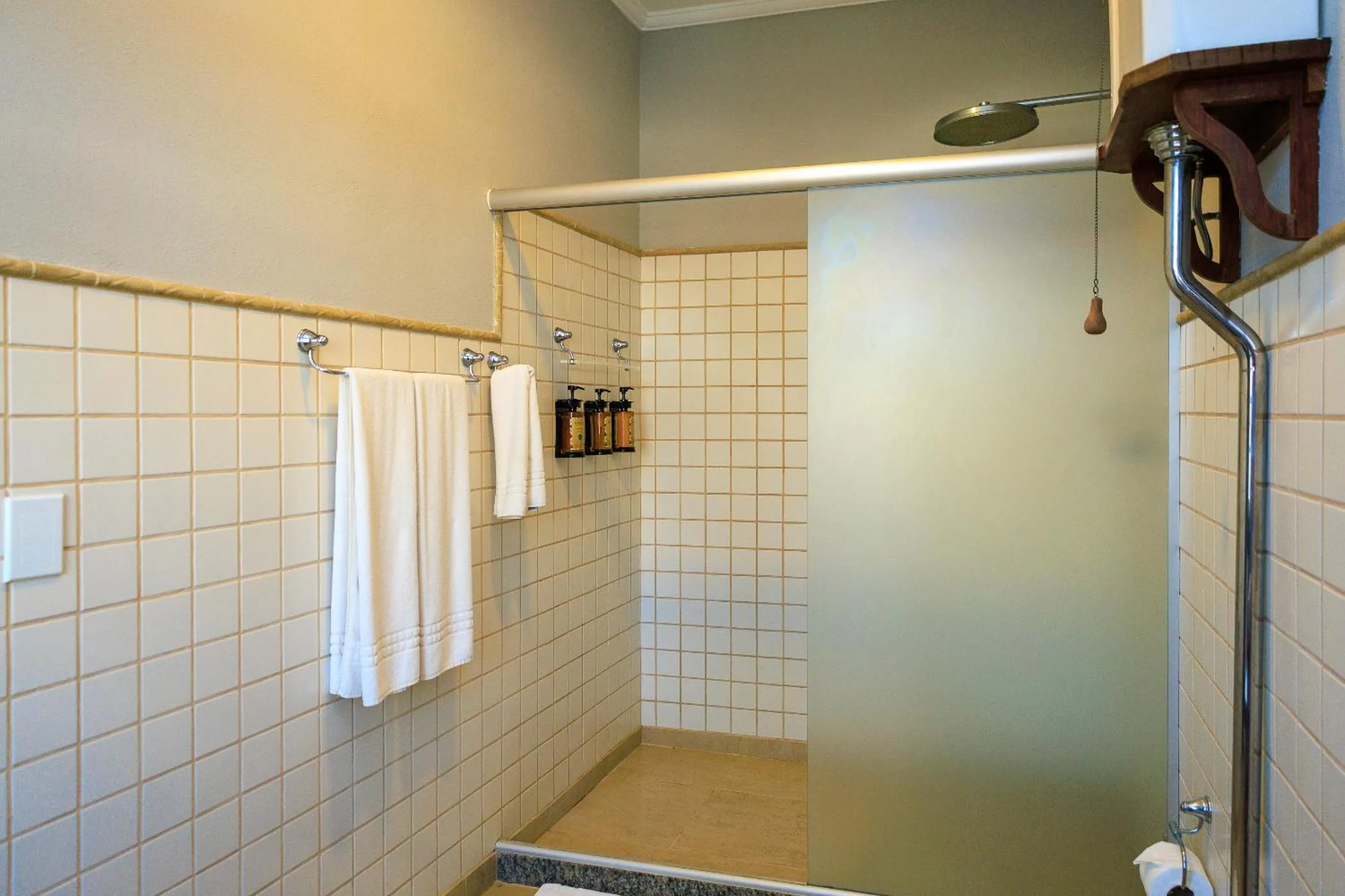 Shower in Vila Angatu Eco Resort & SPA