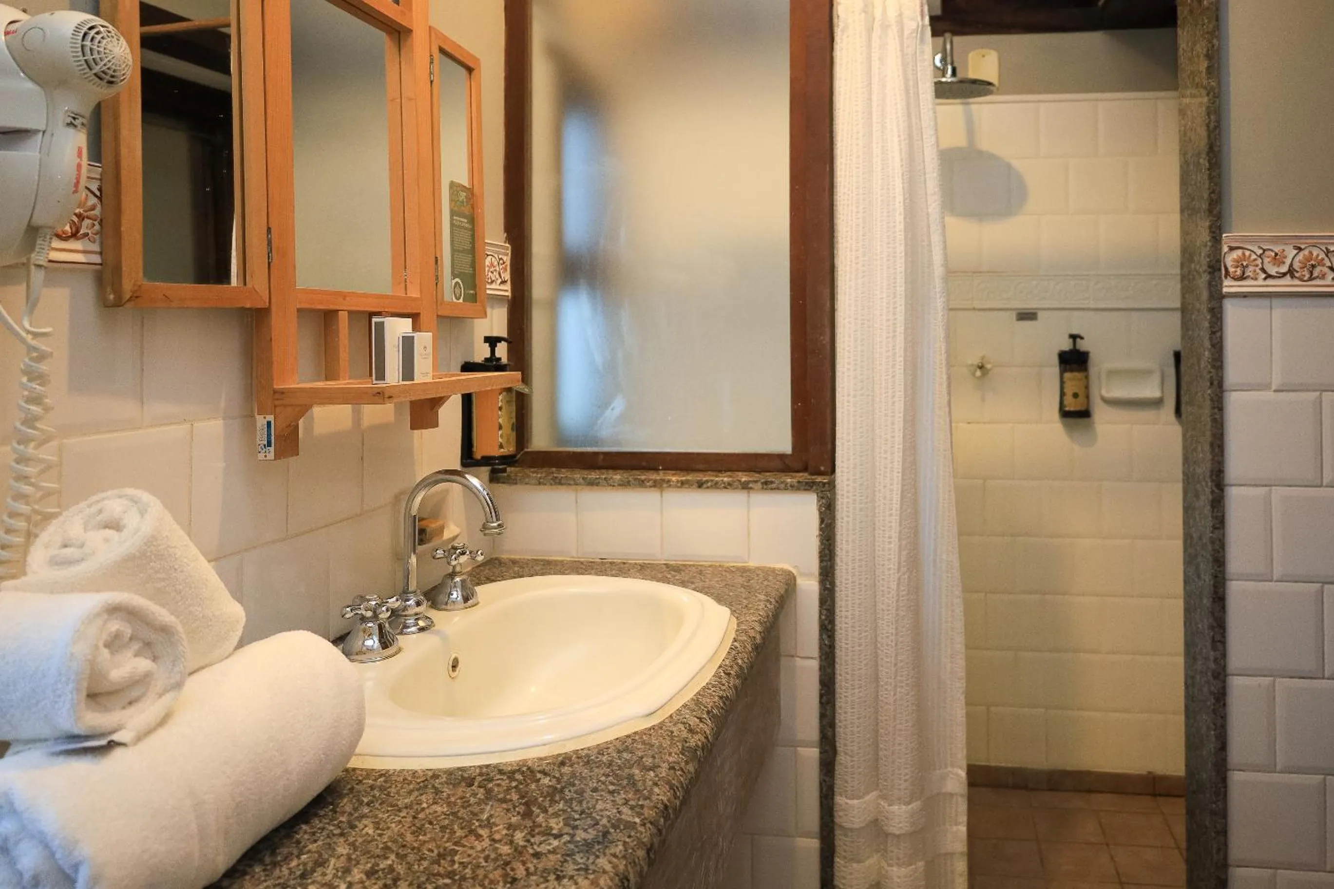 Shower in Vila Angatu Eco Resort & SPA