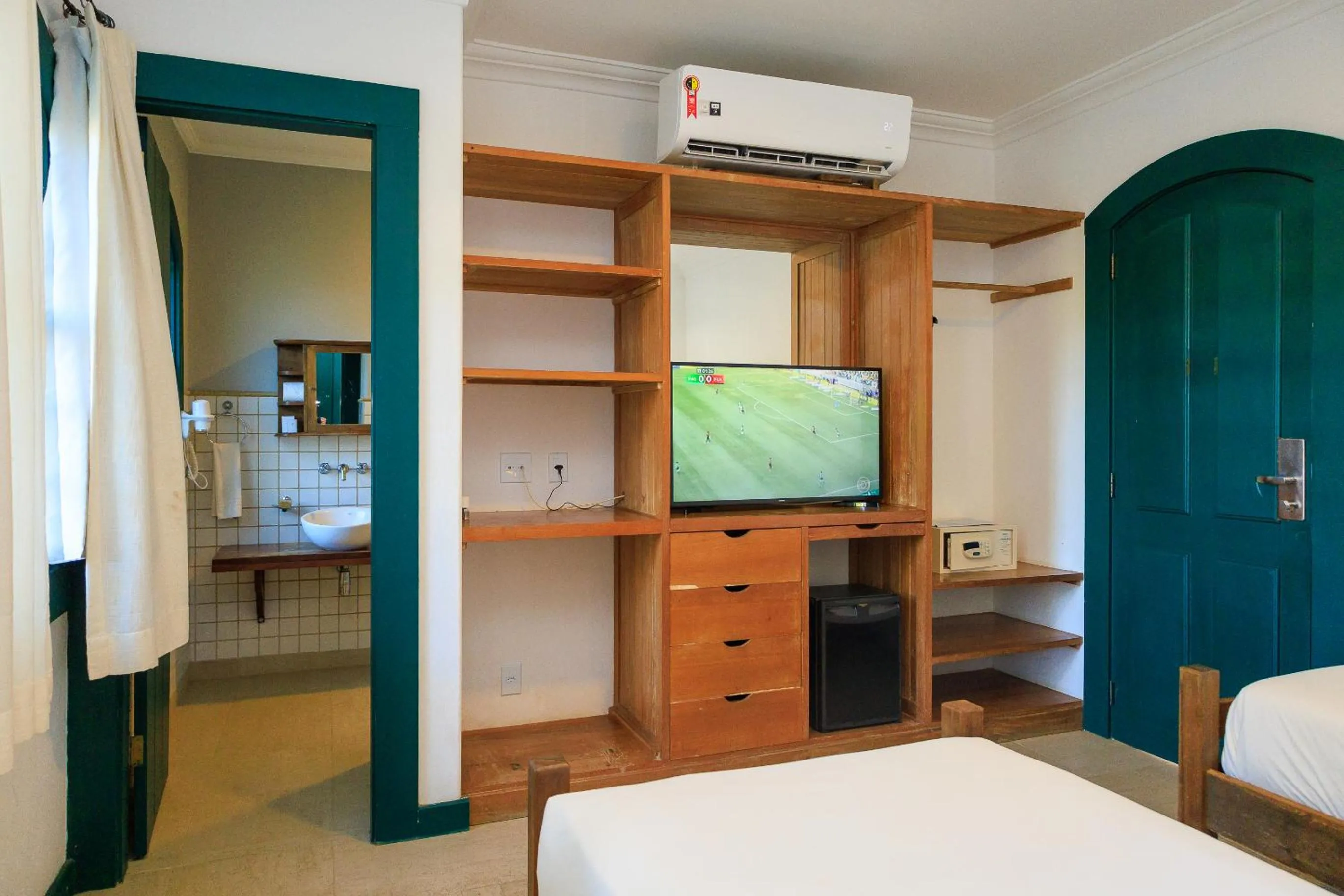 TV and multimedia, Bed in Vila Angatu Eco Resort & SPA