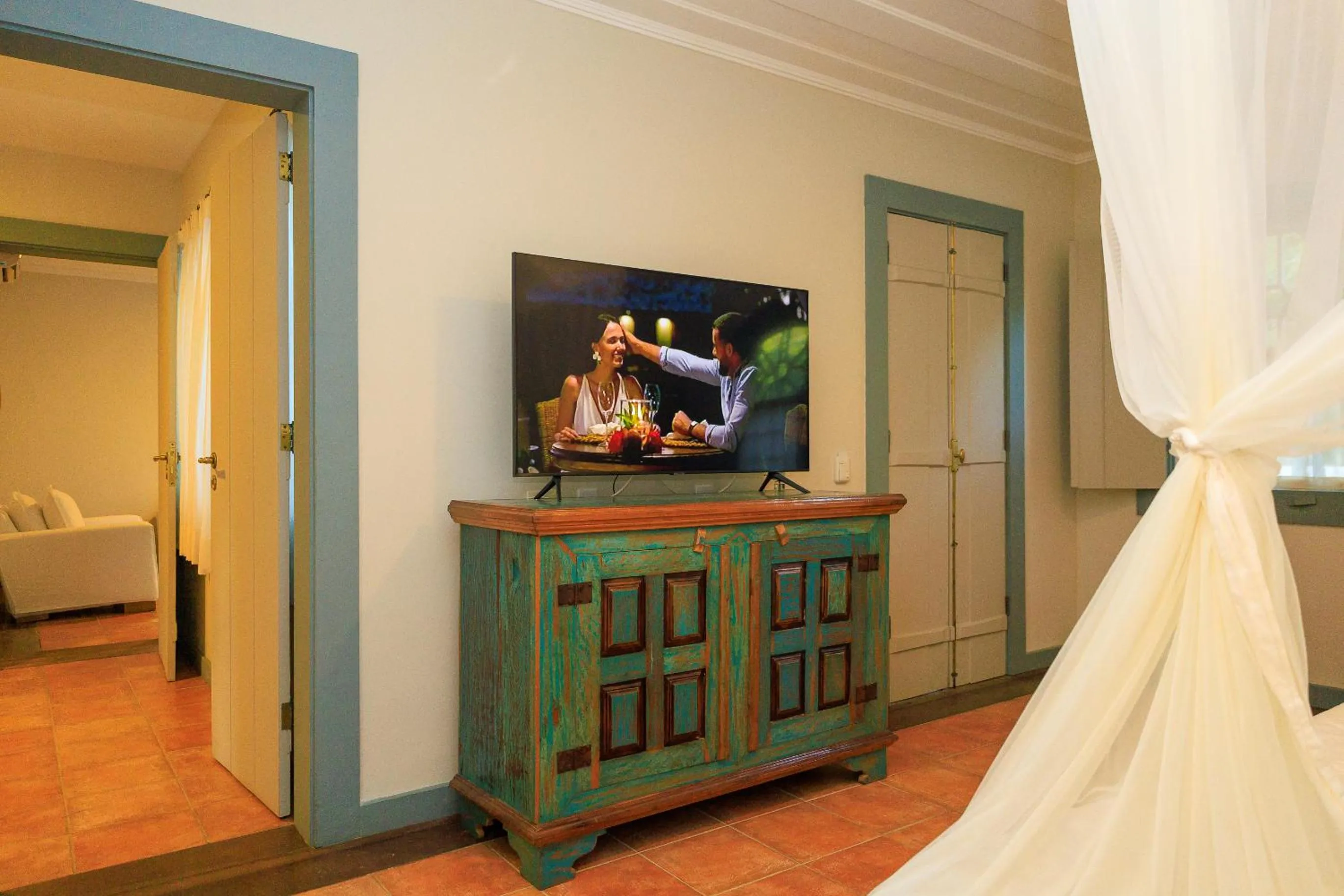 TV and multimedia in Vila Angatu Eco Resort & SPA