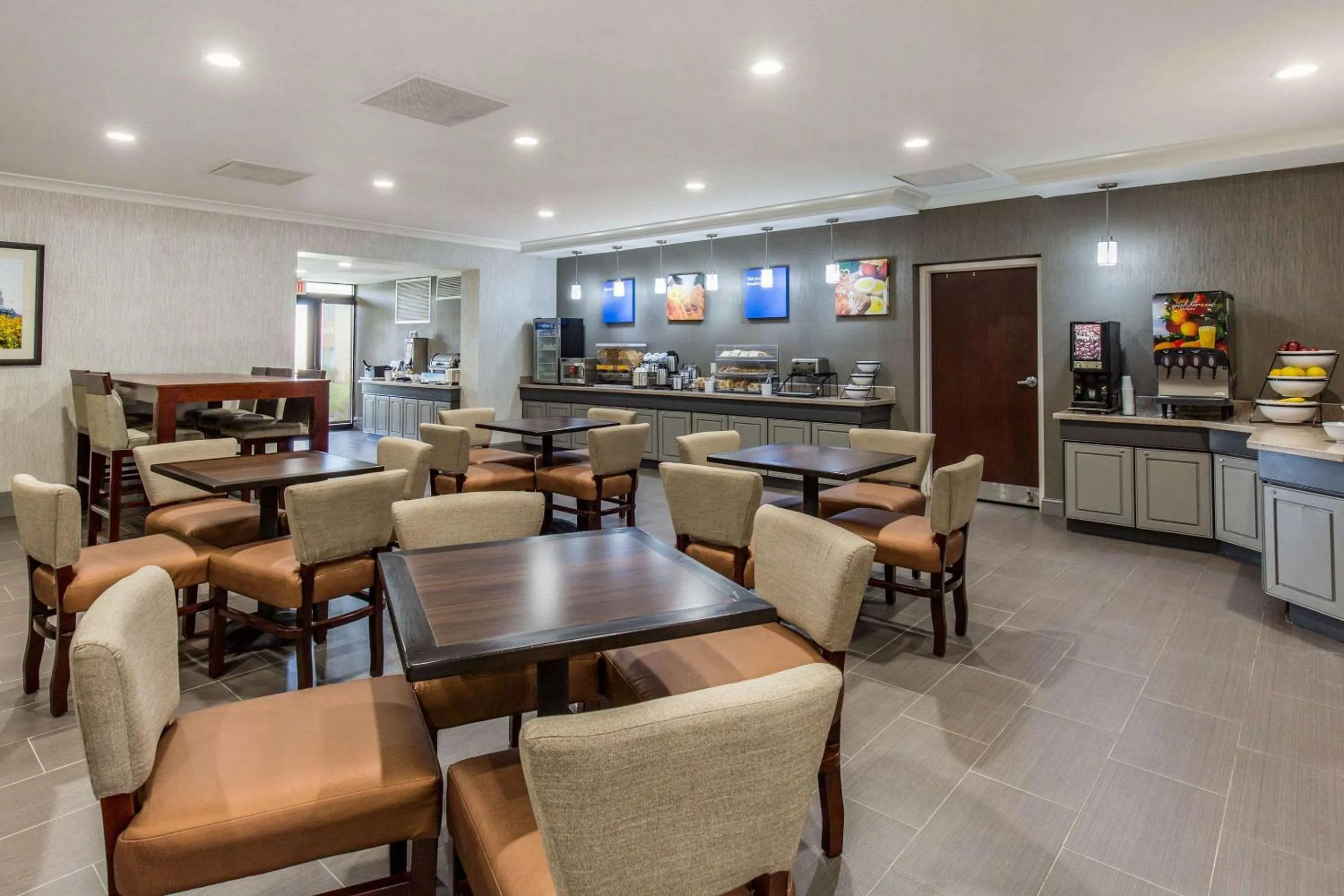 Restaurant/places to eat in Comfort Inn College Park North