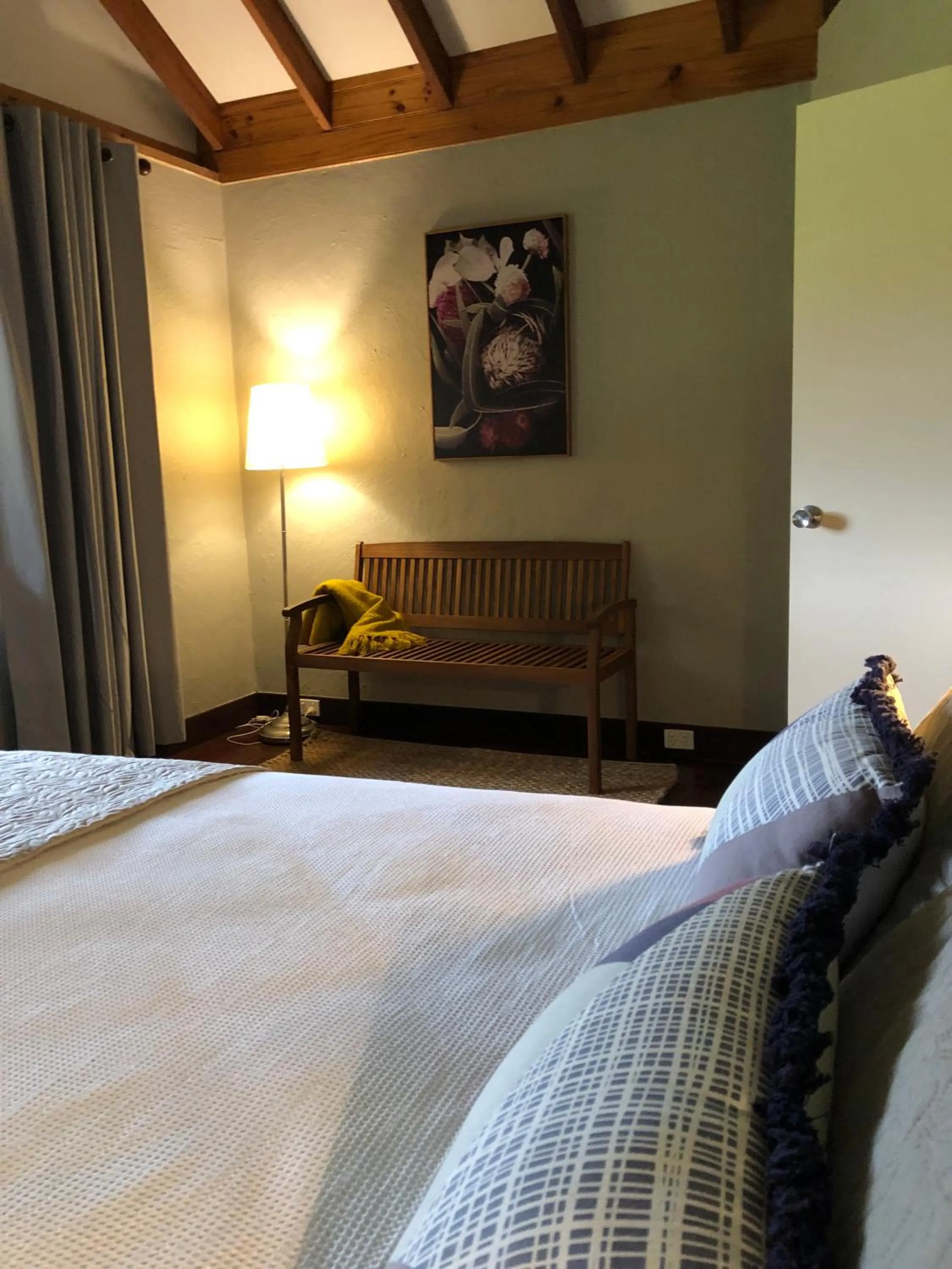 Bedroom, Bed in Clover Cottage Country Retreat