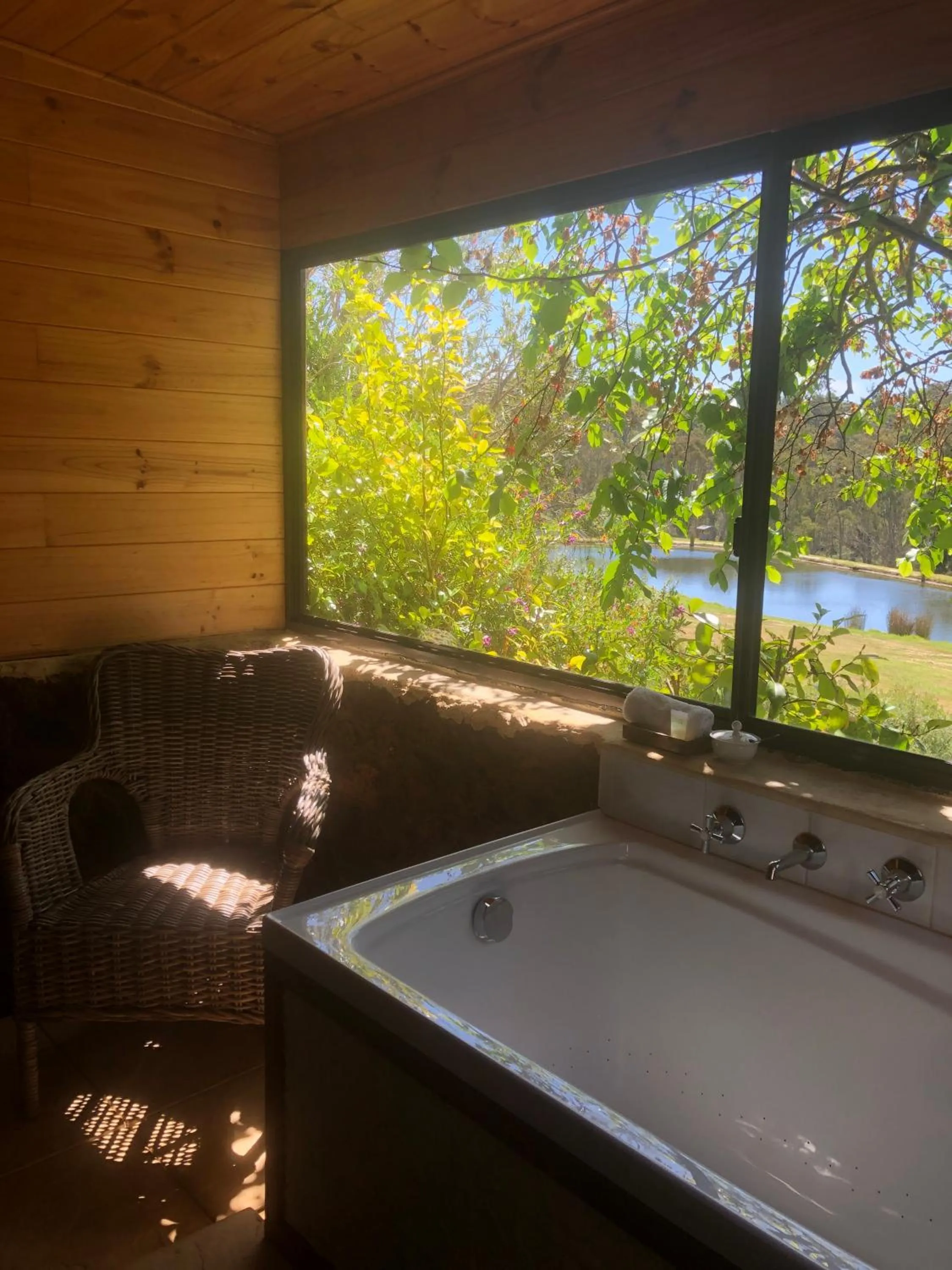 Bath in Clover Cottage Country Retreat