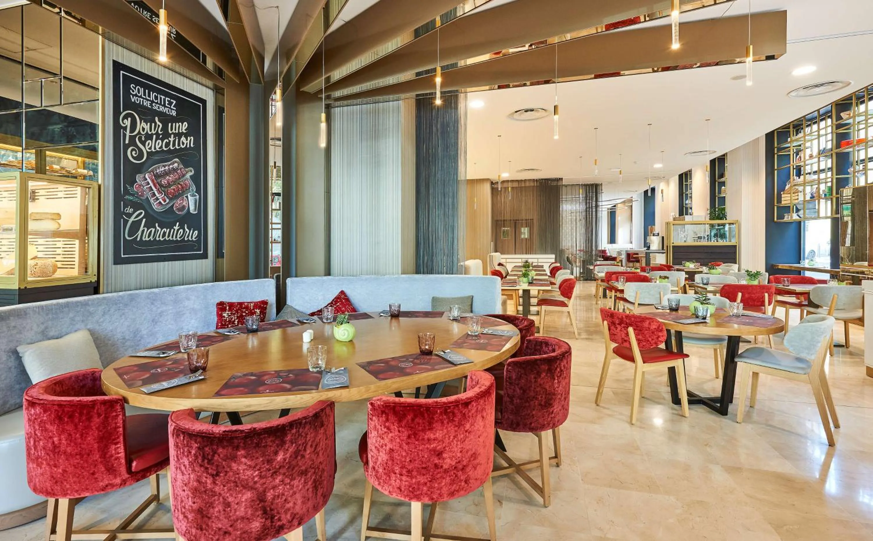 Restaurant/places to eat in NH Collection Marseille