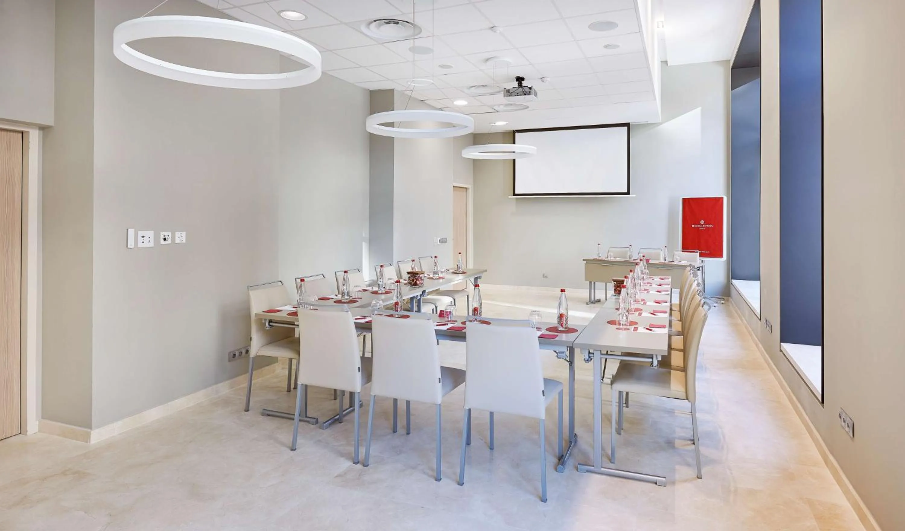 Meeting/conference room in NH Collection Marseille