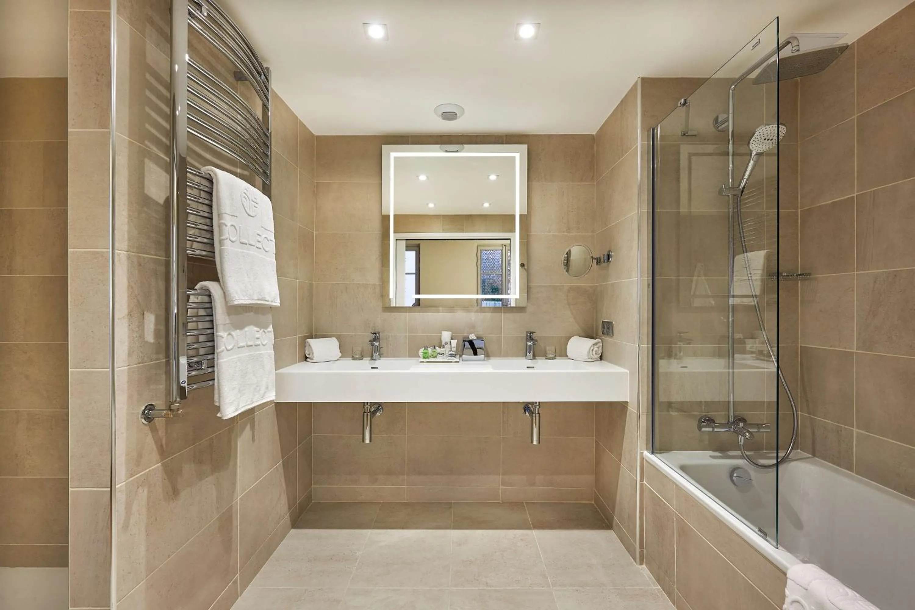 Bathroom in NH Collection Marseille