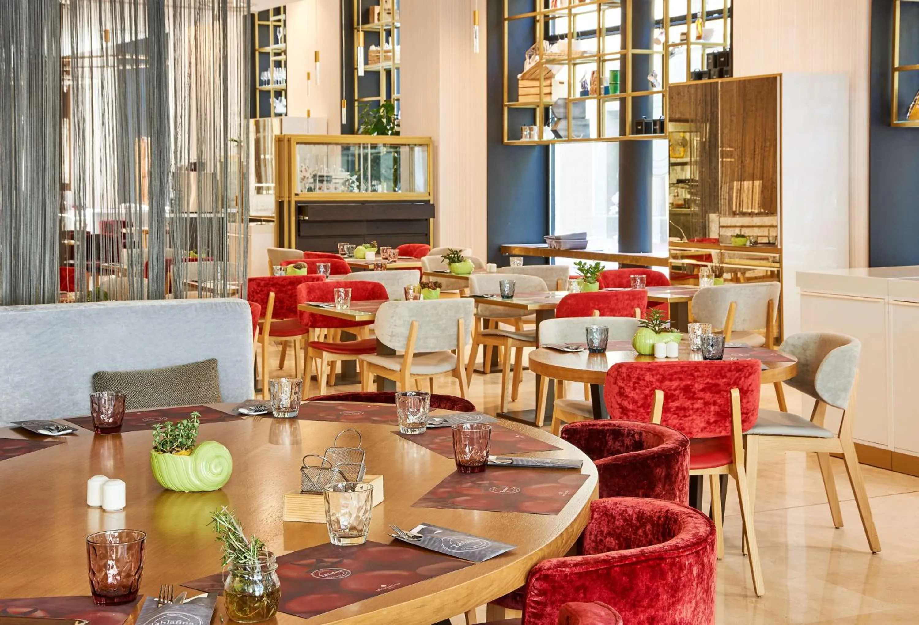 Restaurant/places to eat in NH Collection Marseille