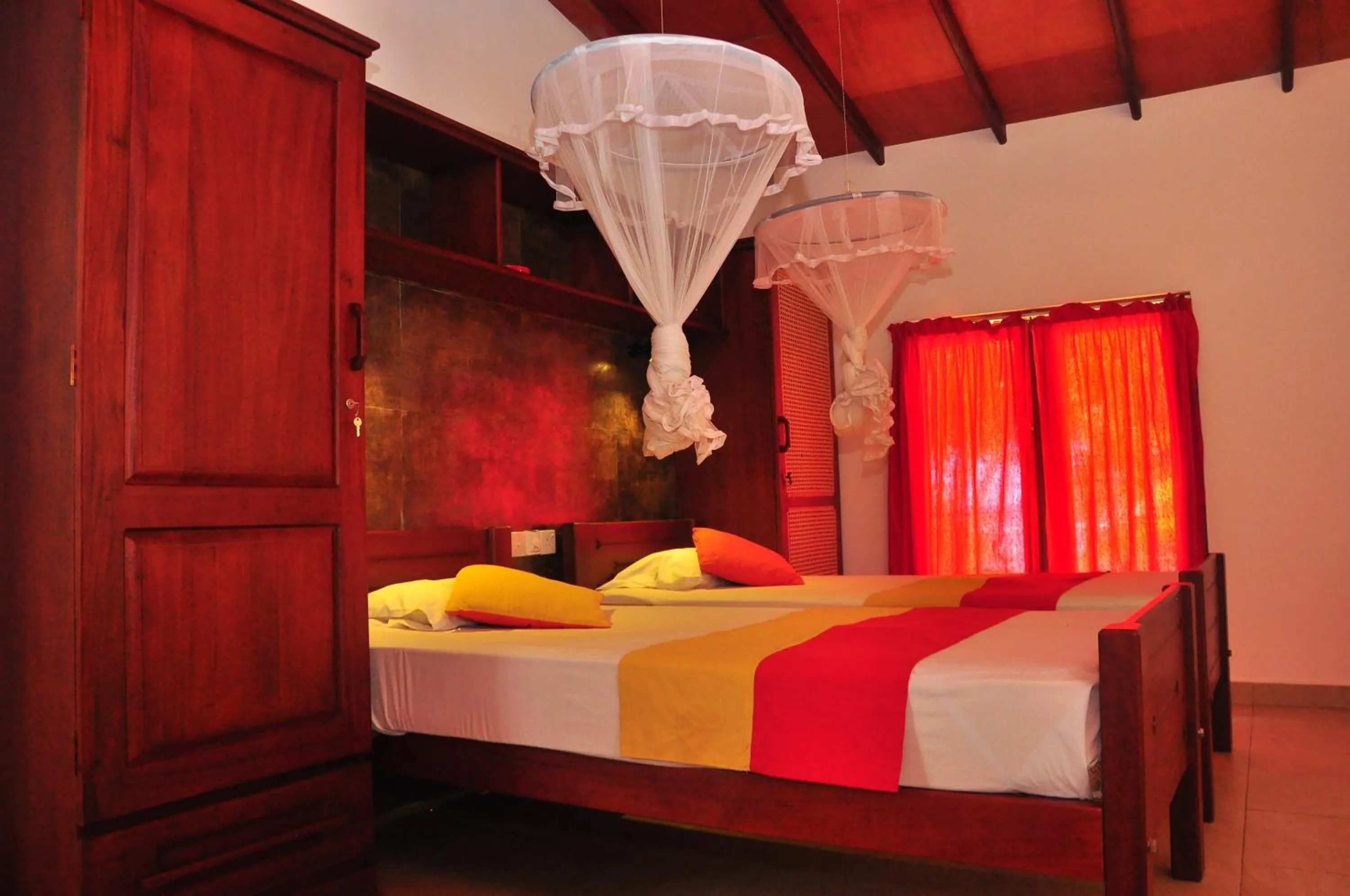 Photo of the whole room, Bed in Ypsylon Tourist Resort