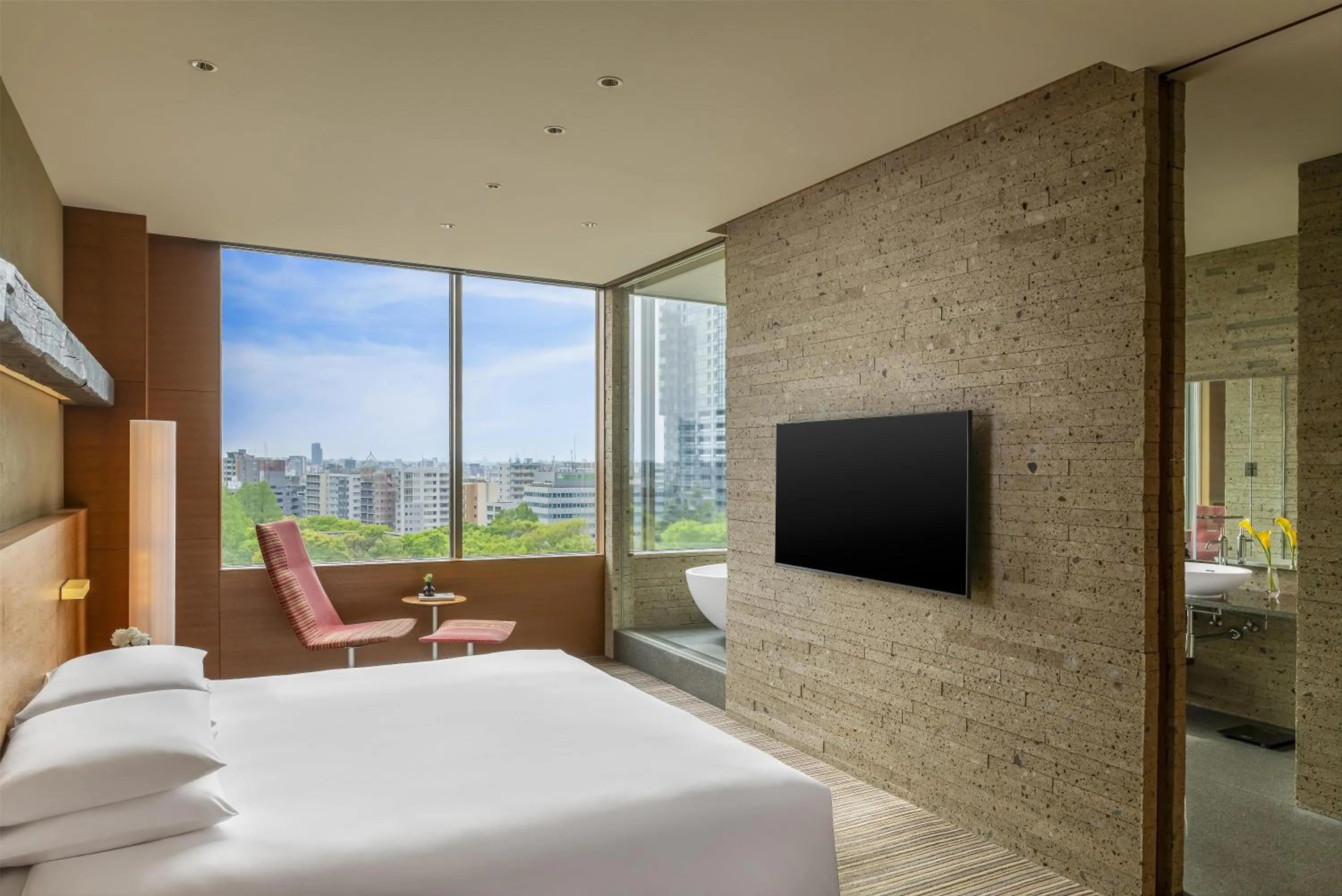 Photo of the whole room, Bed in Hyatt Regency Tokyo