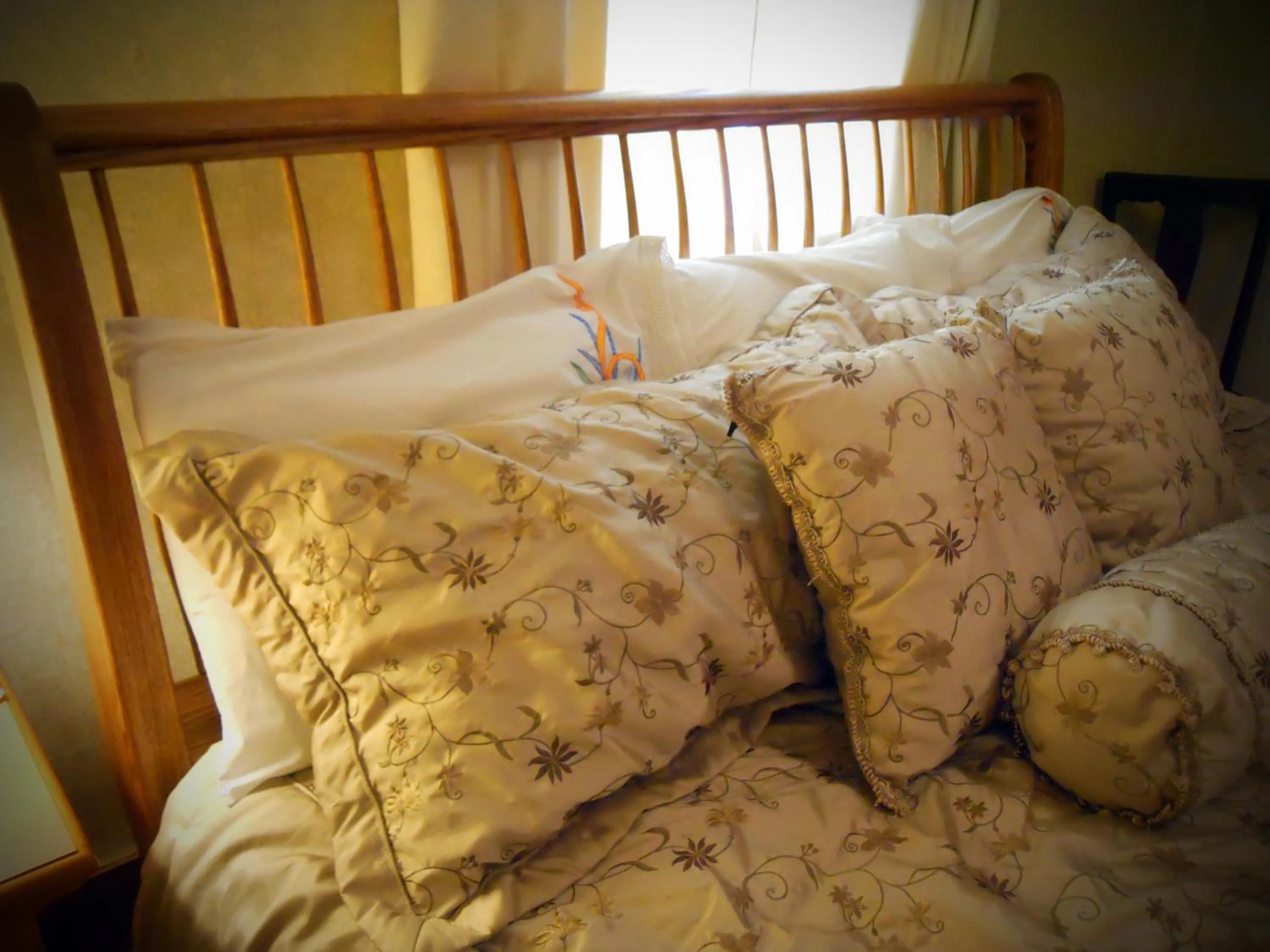 Bedroom, Bed in Little River Inn Motel