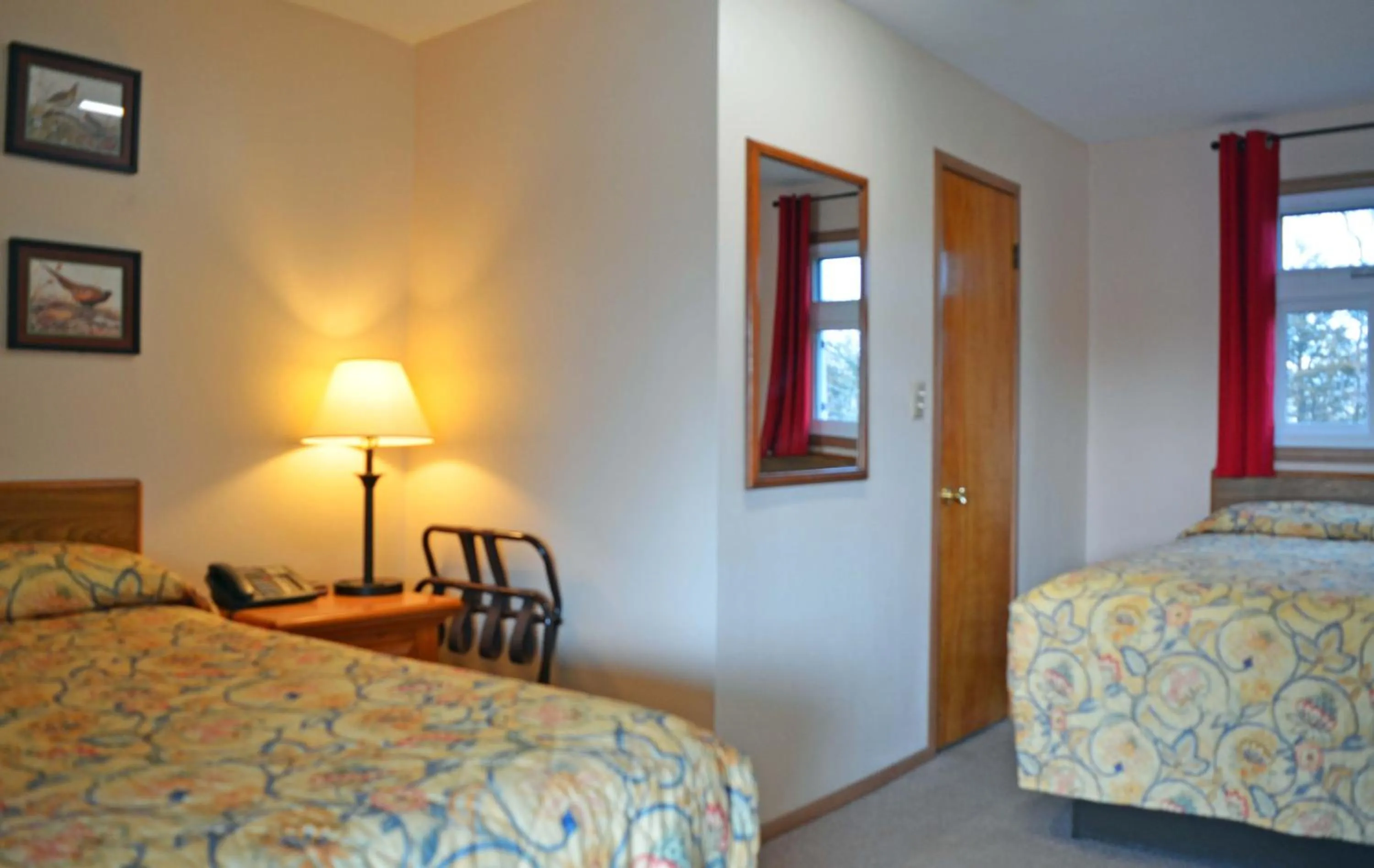 Decorative detail, Bed in Little River Inn Motel