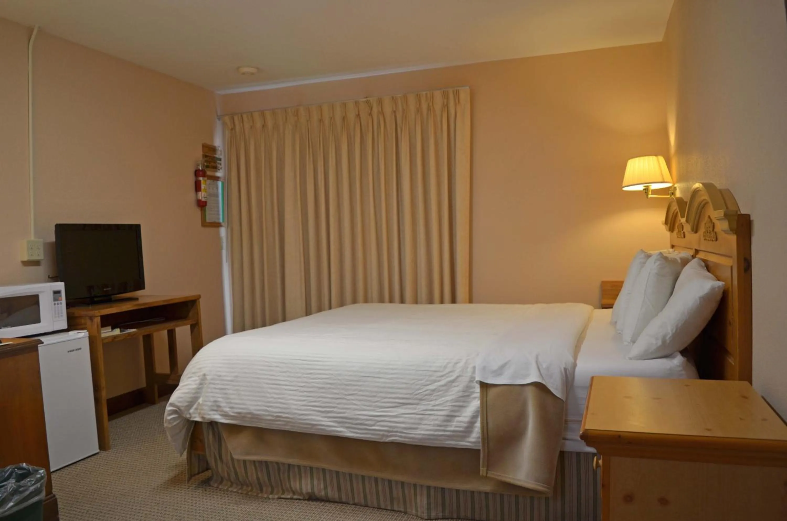 Bed in Little River Inn Motel