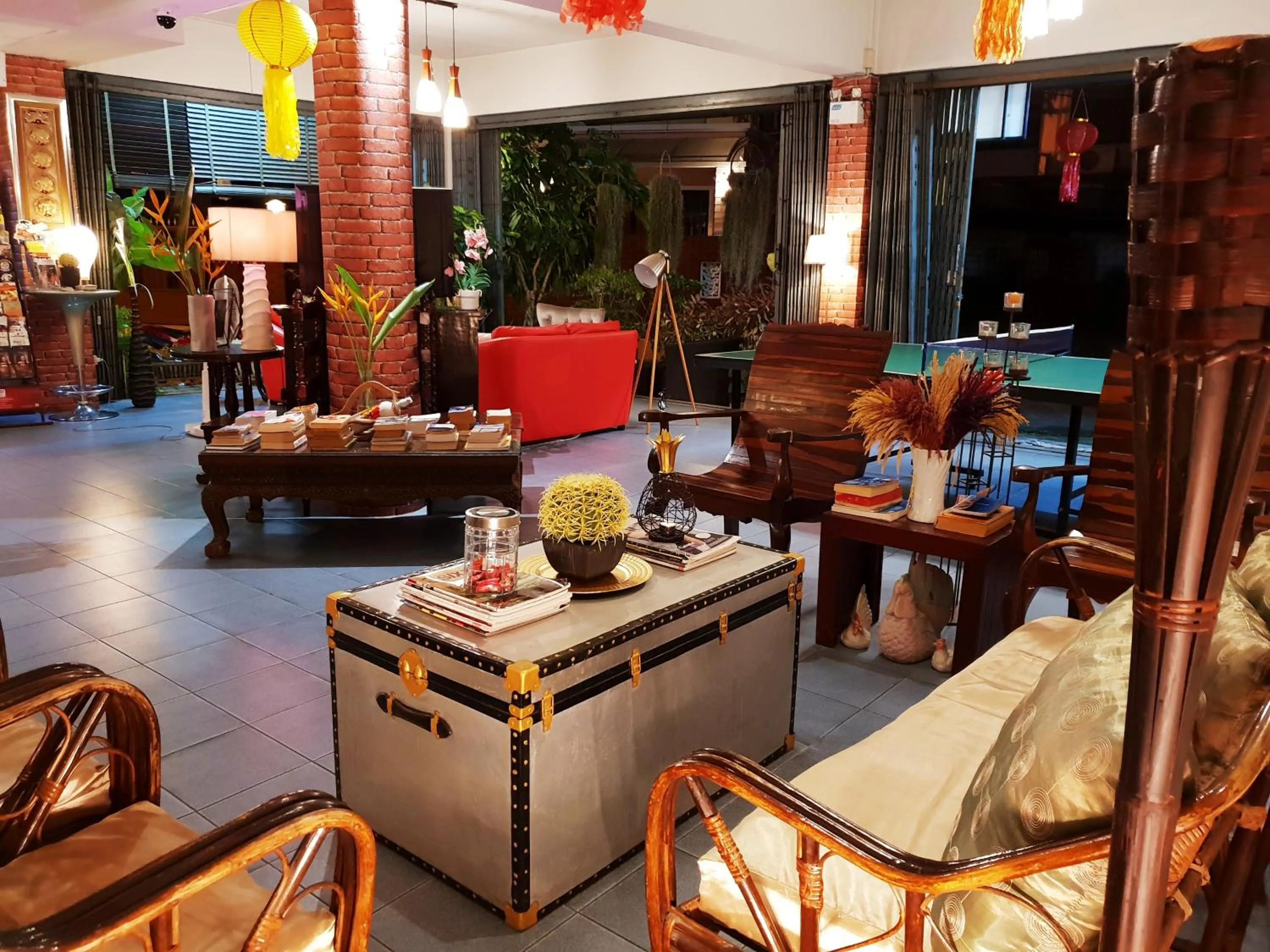 Communal lounge/ TV room in Bed and Terrace Guesthouse Chiang Mai