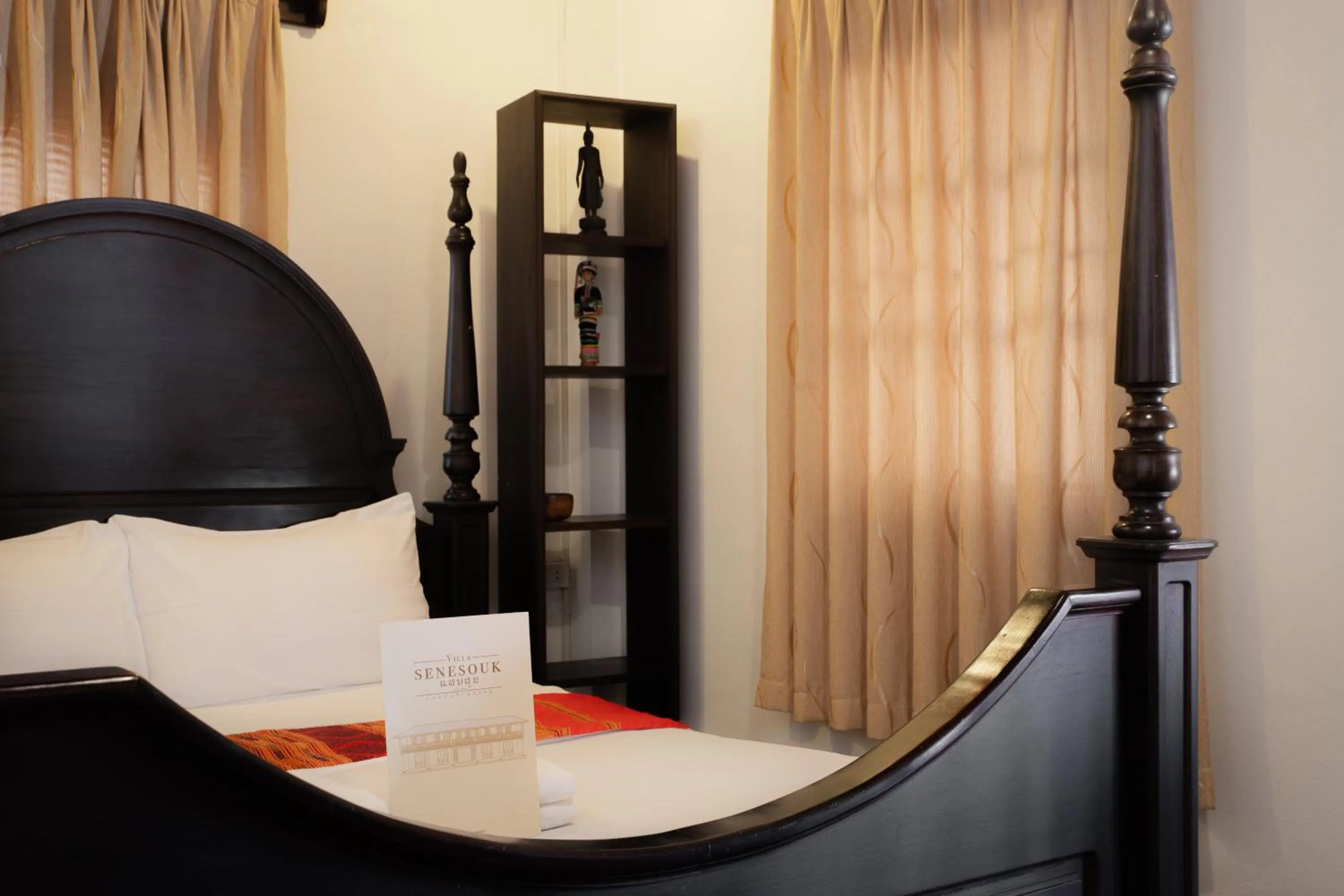 Bed in Villa Senesouk Luang Prabang