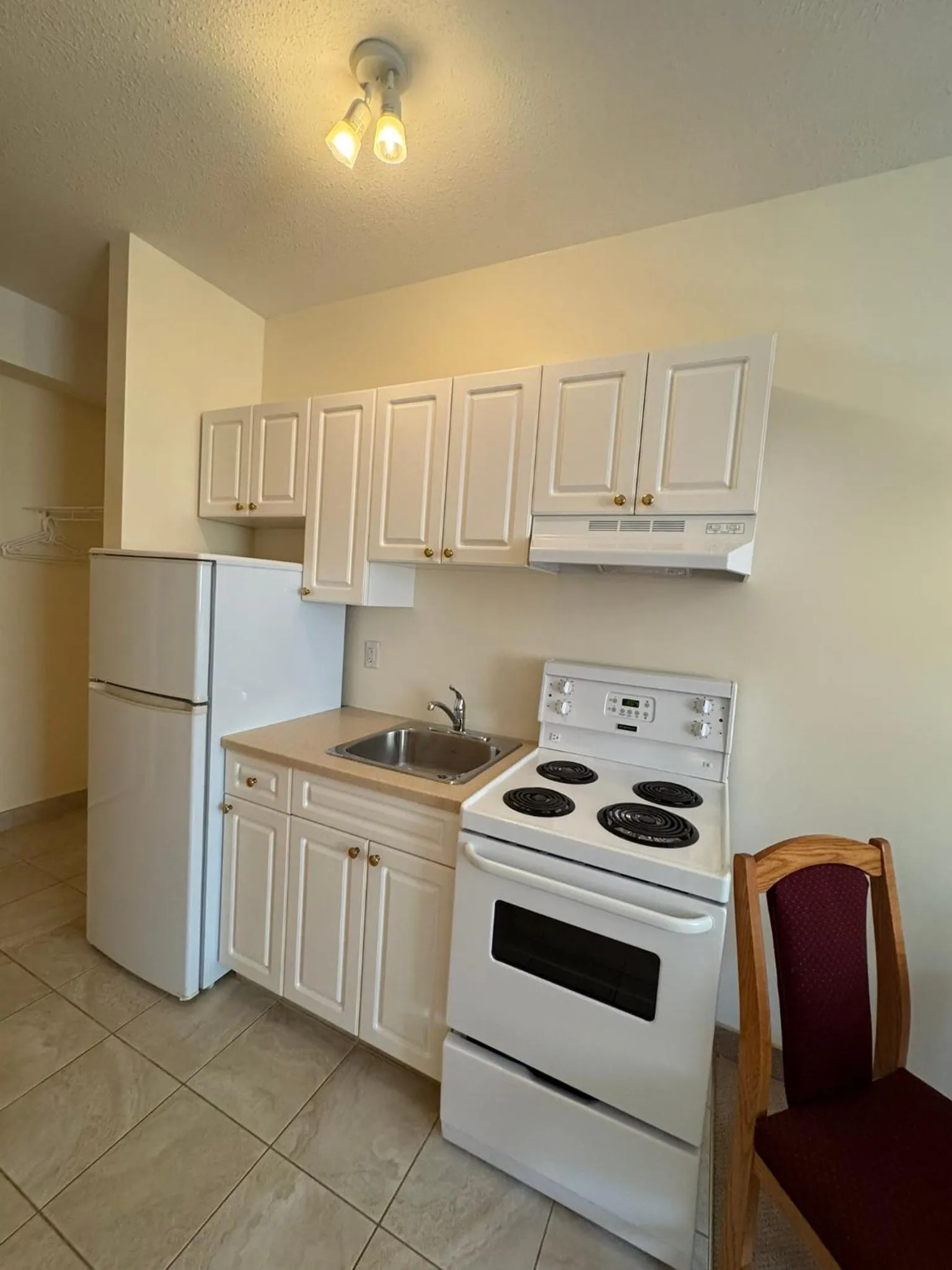 Kitchen or kitchenette in Western Budget Motel Ponoka
