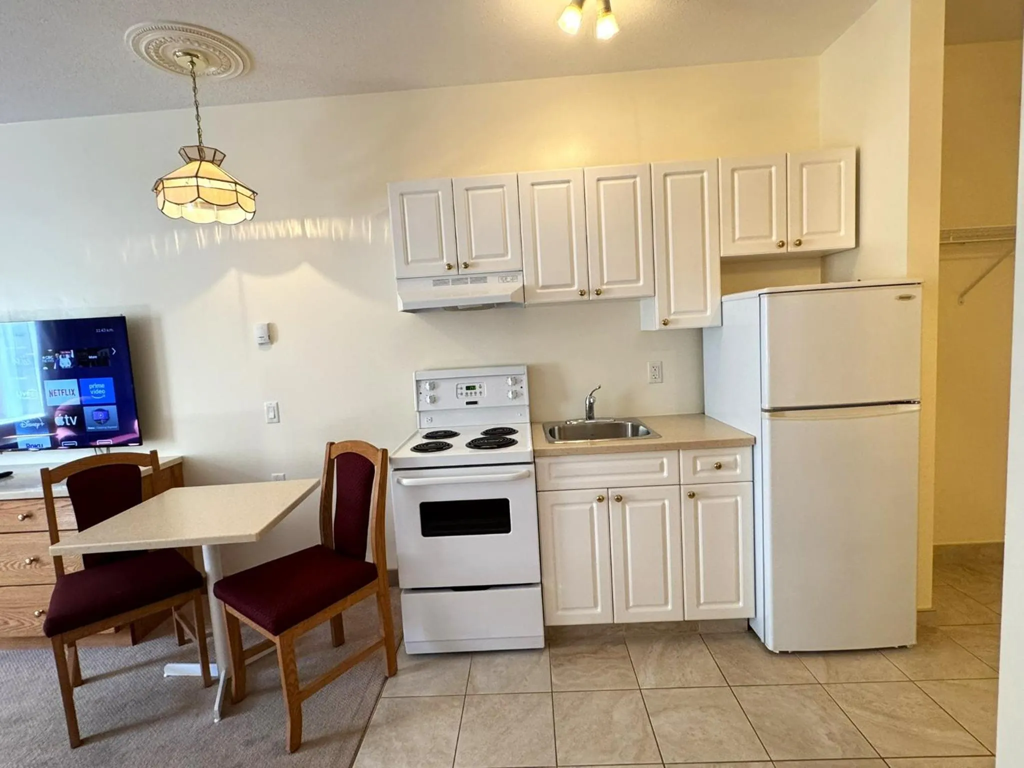 Kitchen or kitchenette in Western Budget Motel Ponoka