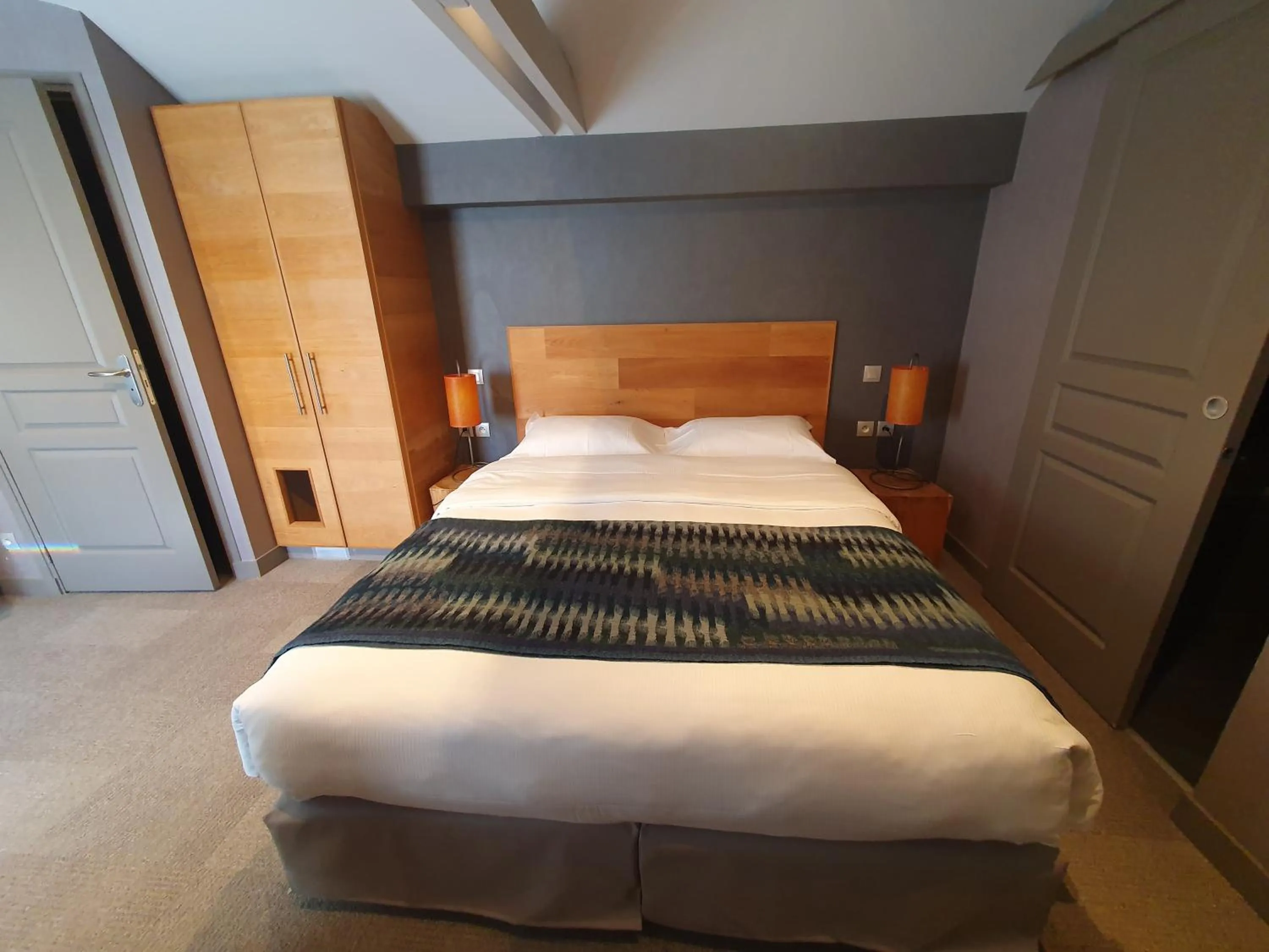 Bed in Villa Les Bains