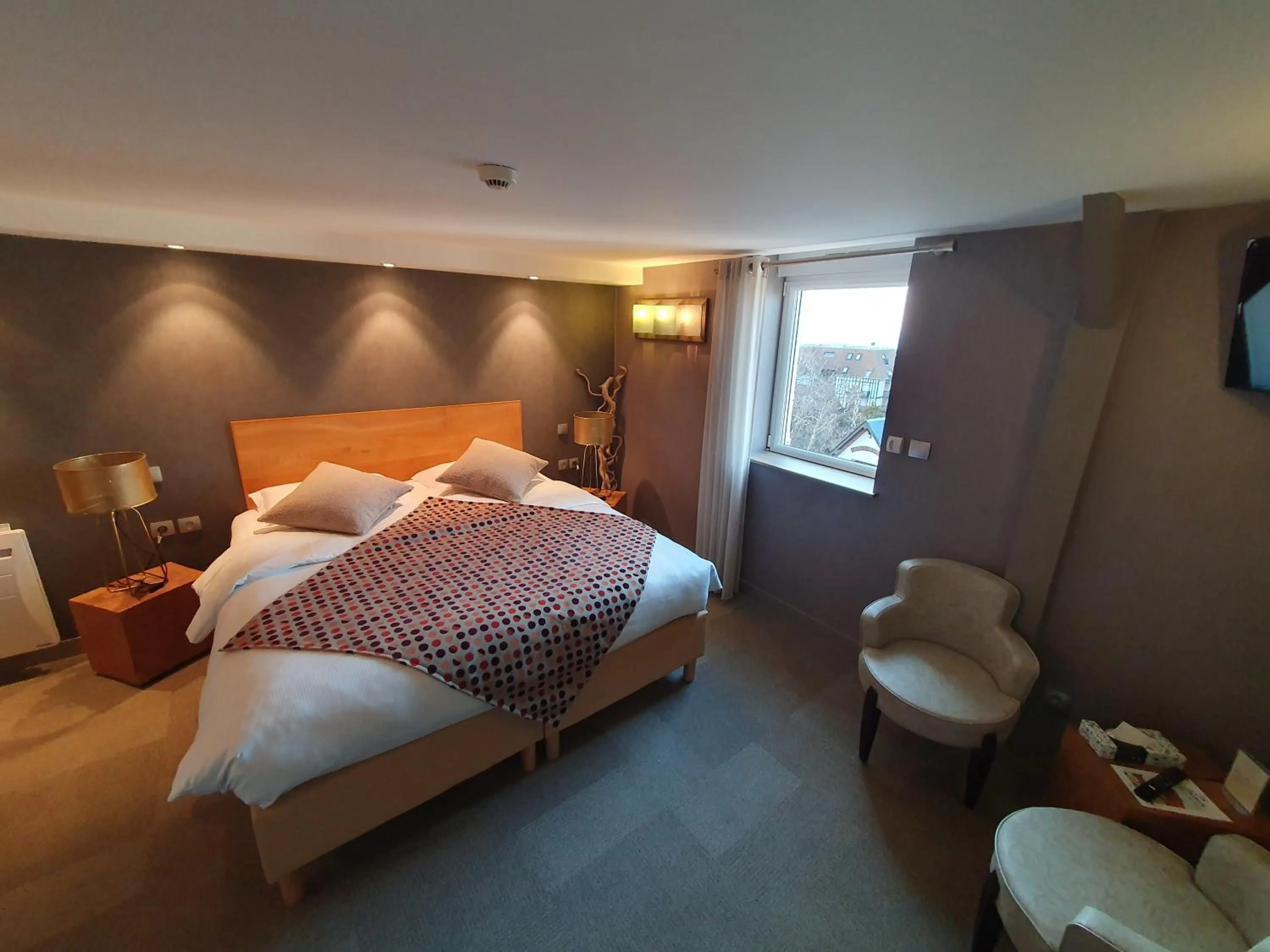 Property building, Bed in Villa Les Bains