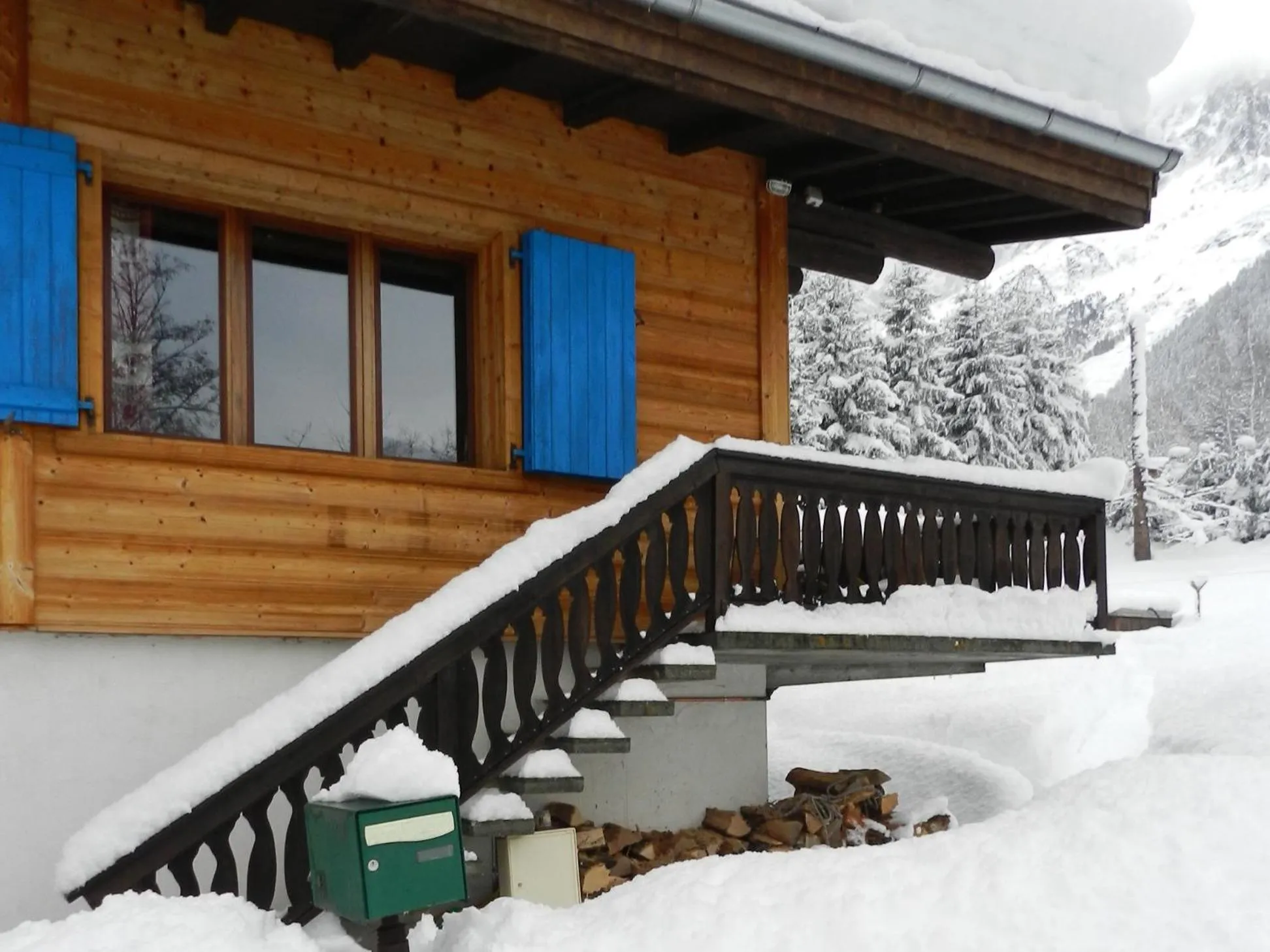 Property building in B&B Chalet Les Frenes