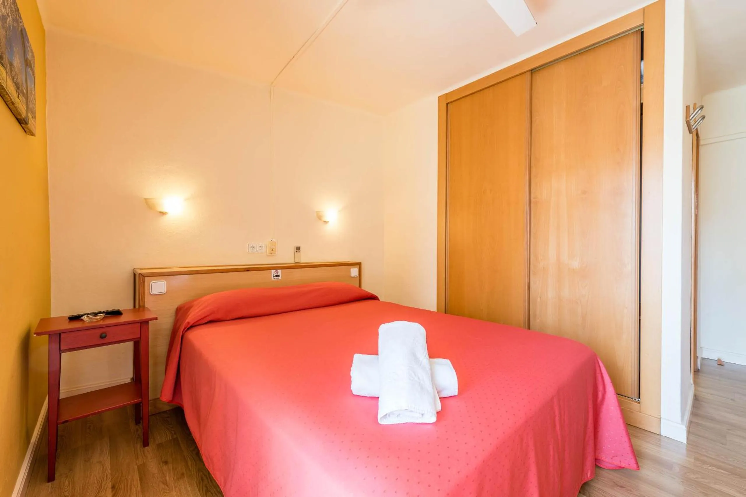 Photo of the whole room in Hostal Residencia Europa Punico