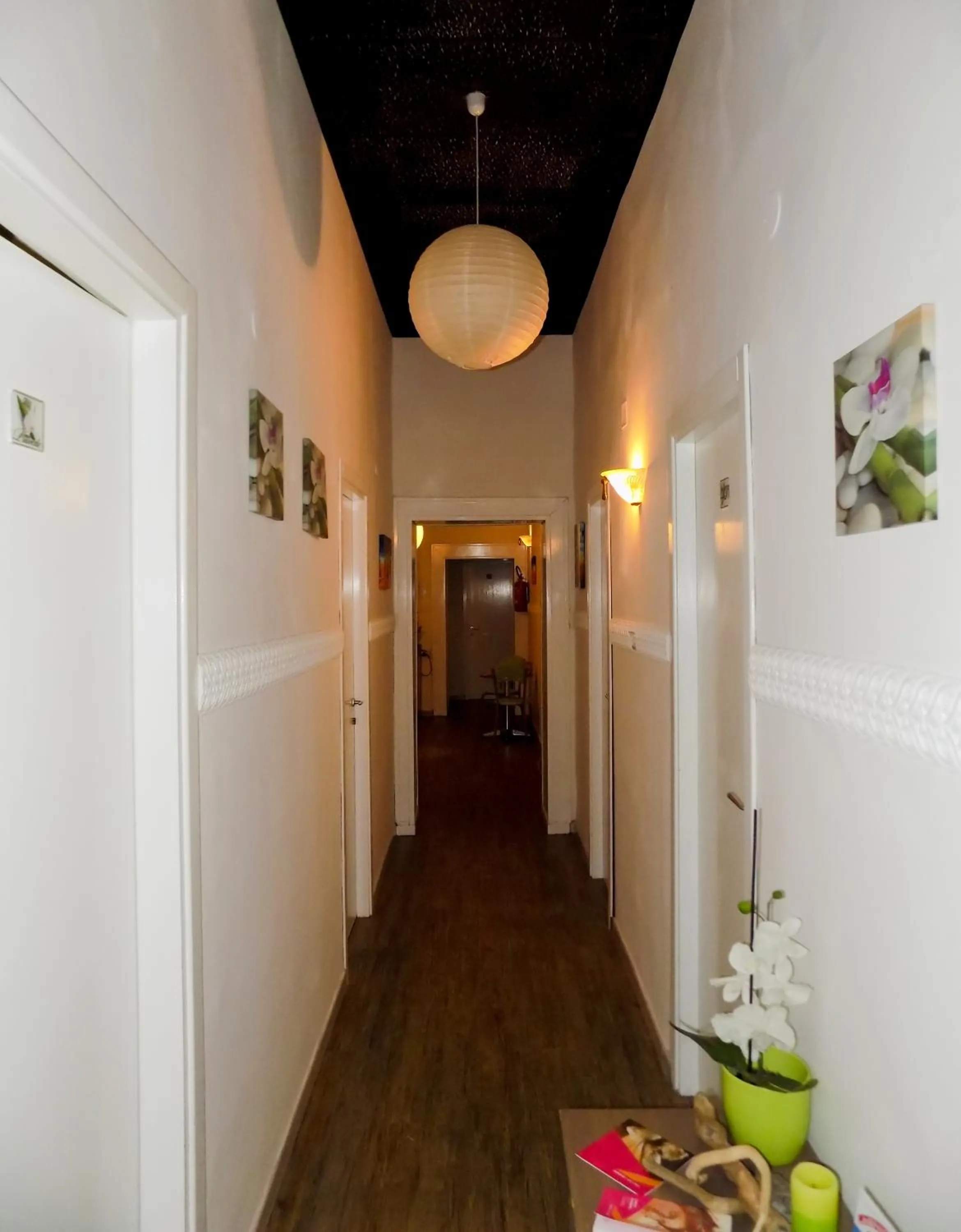 Communal lounge/ TV room in Hotel Le Orchidee