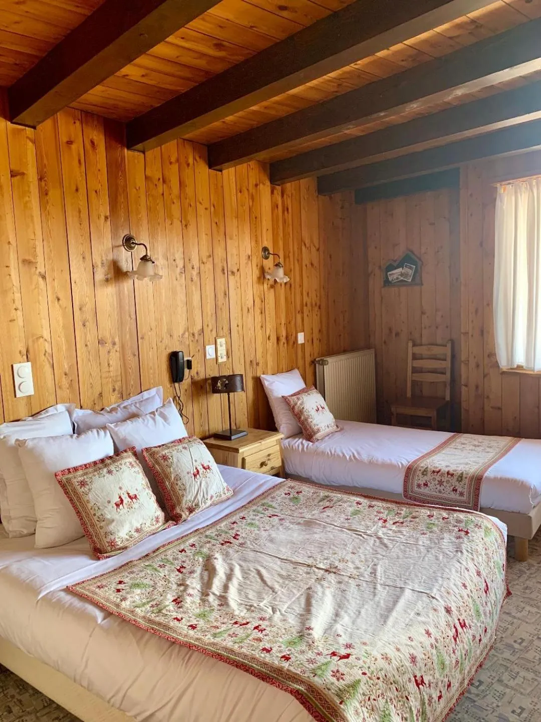 Bed in Hotels Les Catrems & Le Montagnou