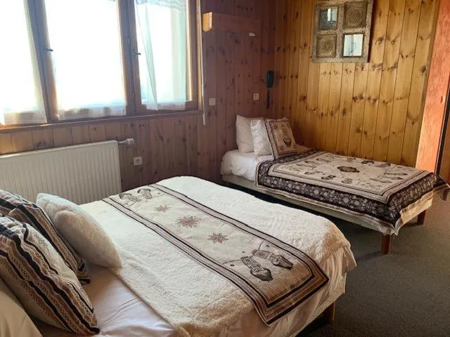 Bed in Hotels Les Catrems & Le Montagnou